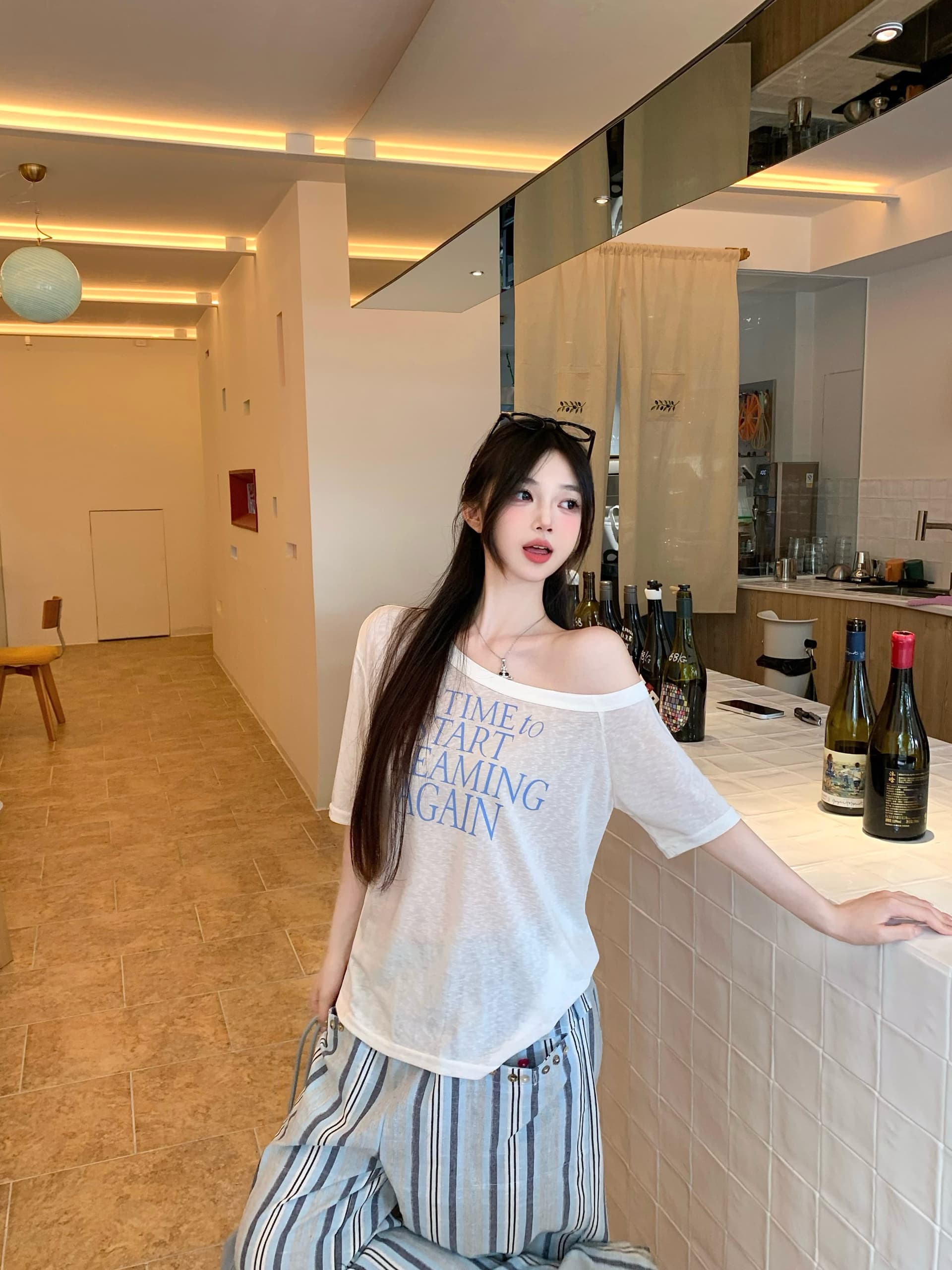 빛 럭셔리 비스듬한 어깨 알파벳 반팔 슬림해 보이는 얇고 가벼운 오프숄더 맨위 여성 여름 새로운 고급 작은 대중 아니요 명중 셔츠 티셔츠 이미지 2