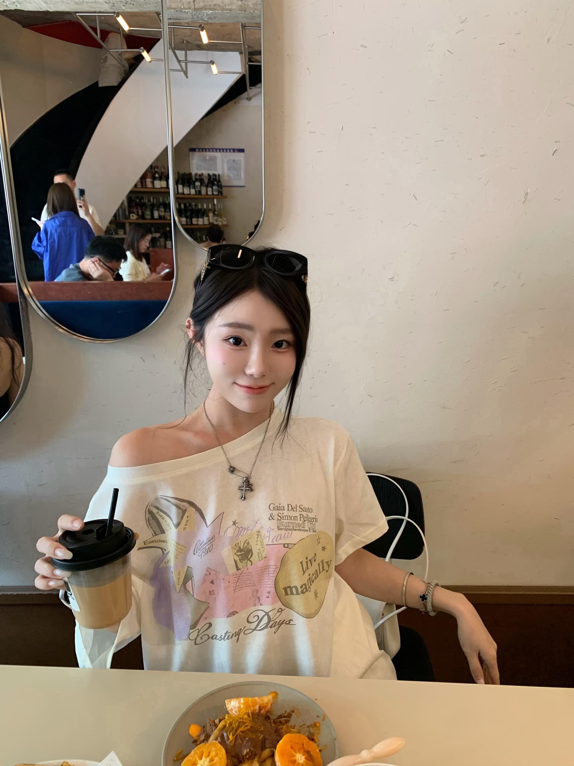 아메리칸 한 부서 캐주얼 프린트 비스듬한 어깨 반팔 티셔츠 여성 여름 얇은 스타일 눈꽃 면 루즈핏 오프숄더 슬림해 보이는 맨위