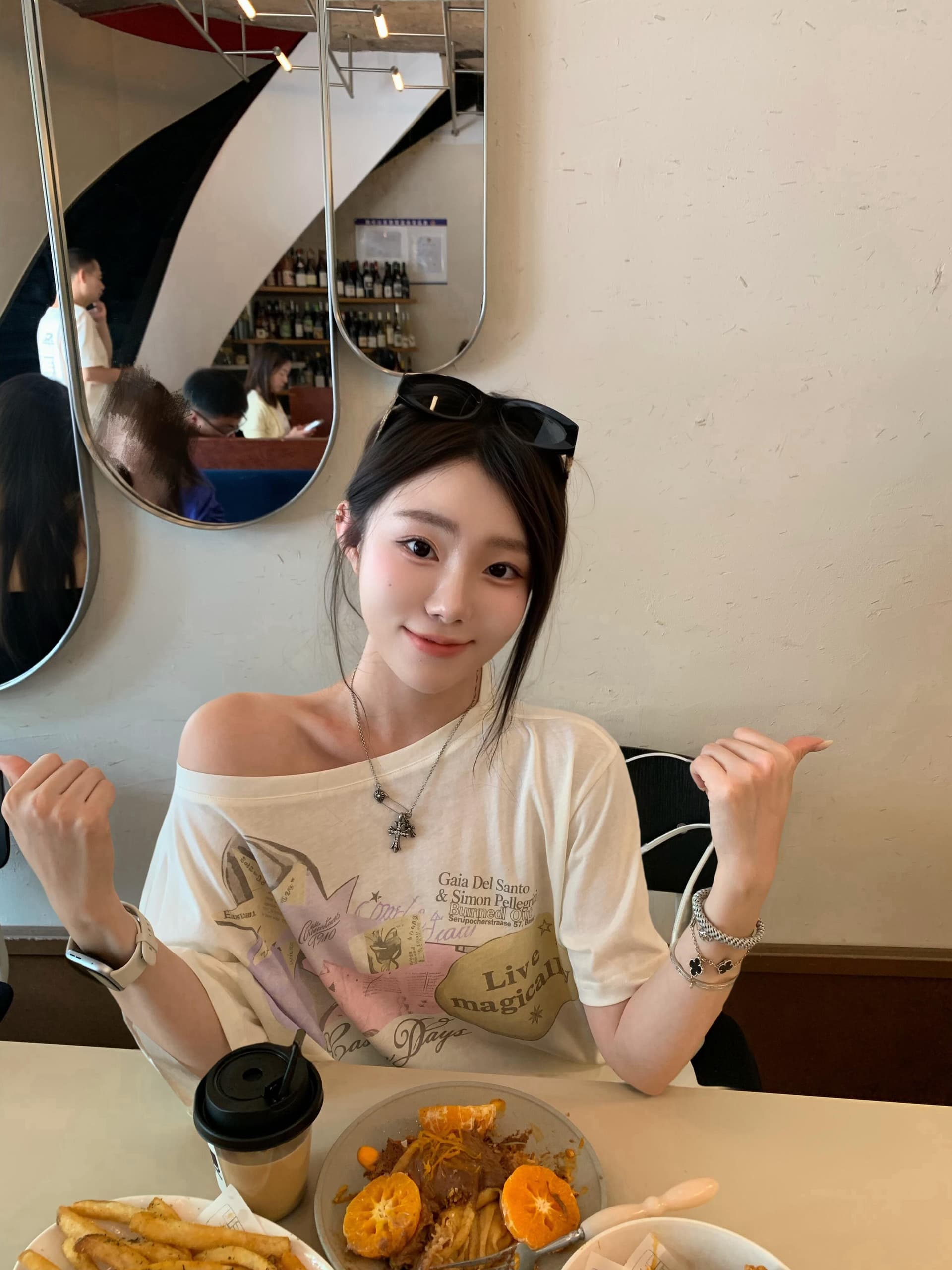 아메리칸 한 부서 캐주얼 프린트 비스듬한 어깨 반팔 티셔츠 여성 여름 얇은 스타일 눈꽃 면 루즈핏 오프숄더 슬림해 보이는 맨위 이미지 3
