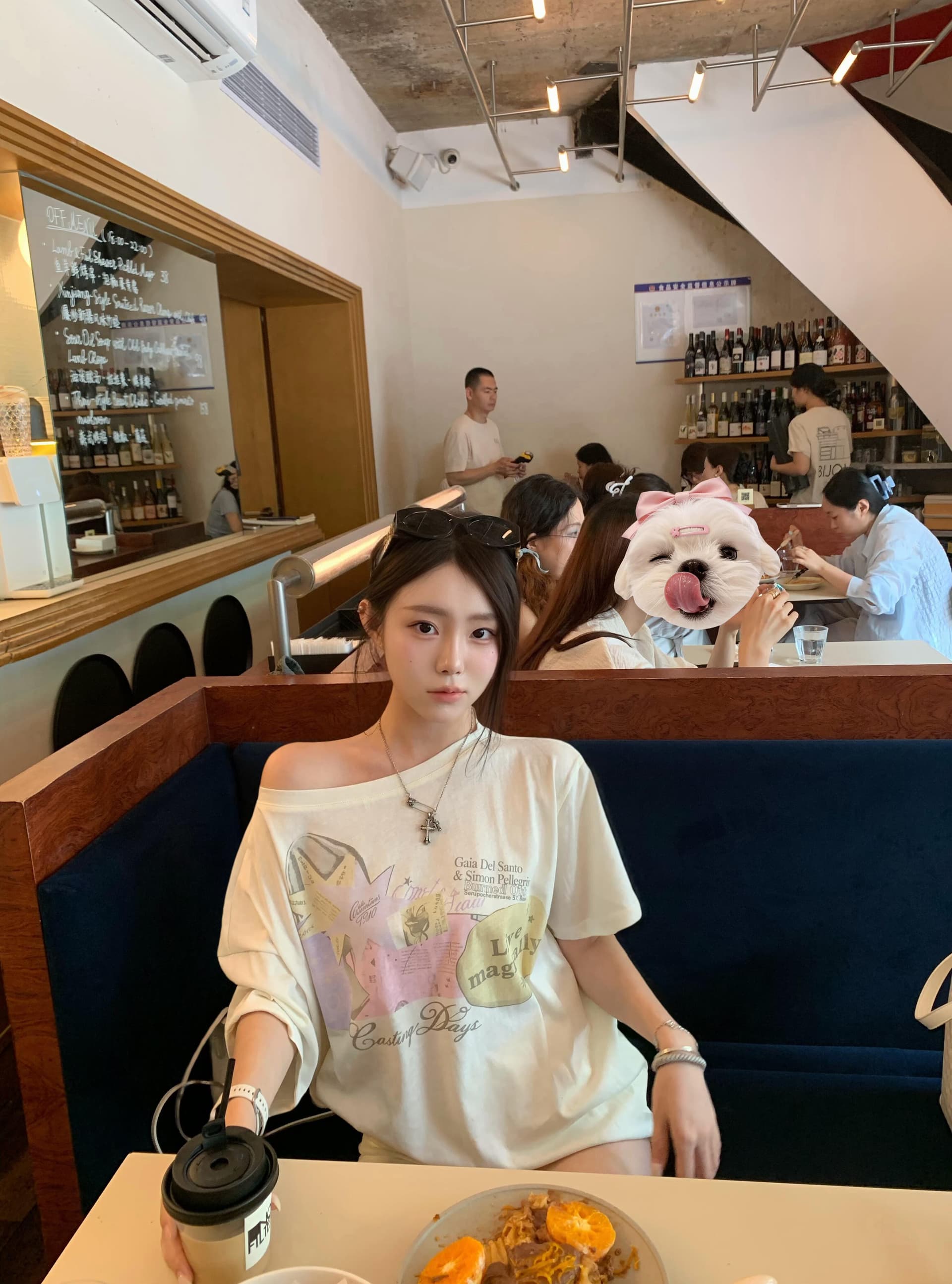 아메리칸 한 부서 캐주얼 프린트 비스듬한 어깨 반팔 티셔츠 여성 여름 얇은 스타일 눈꽃 면 루즈핏 오프숄더 슬림해 보이는 맨위 상세 이미지 3