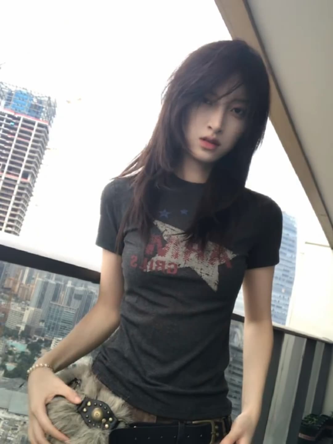 아메리칸 레트로 어두운 회색 오각형 별 프린트 긍정적 인 어깨 반팔 티셔츠 여성 여름 몸매 가꾸기 슬림해 보이는 슈퍼 잘 생긴 맨위