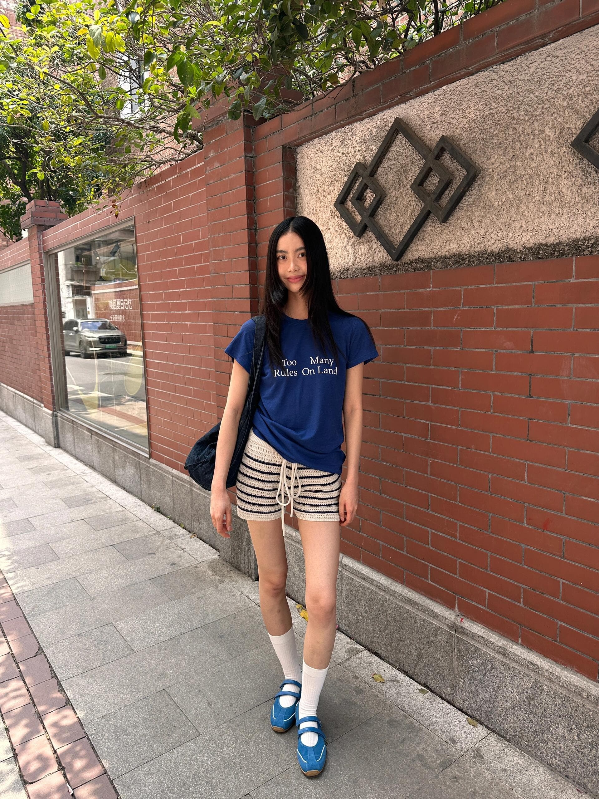 아메리칸 레트로 핫걸 알파벳 프린트 긍정적 인 어깨 반팔 티셔츠 여성 여름 새로운 캐주얼 디자인 센스 라운드 넥 맨위 이미지 4