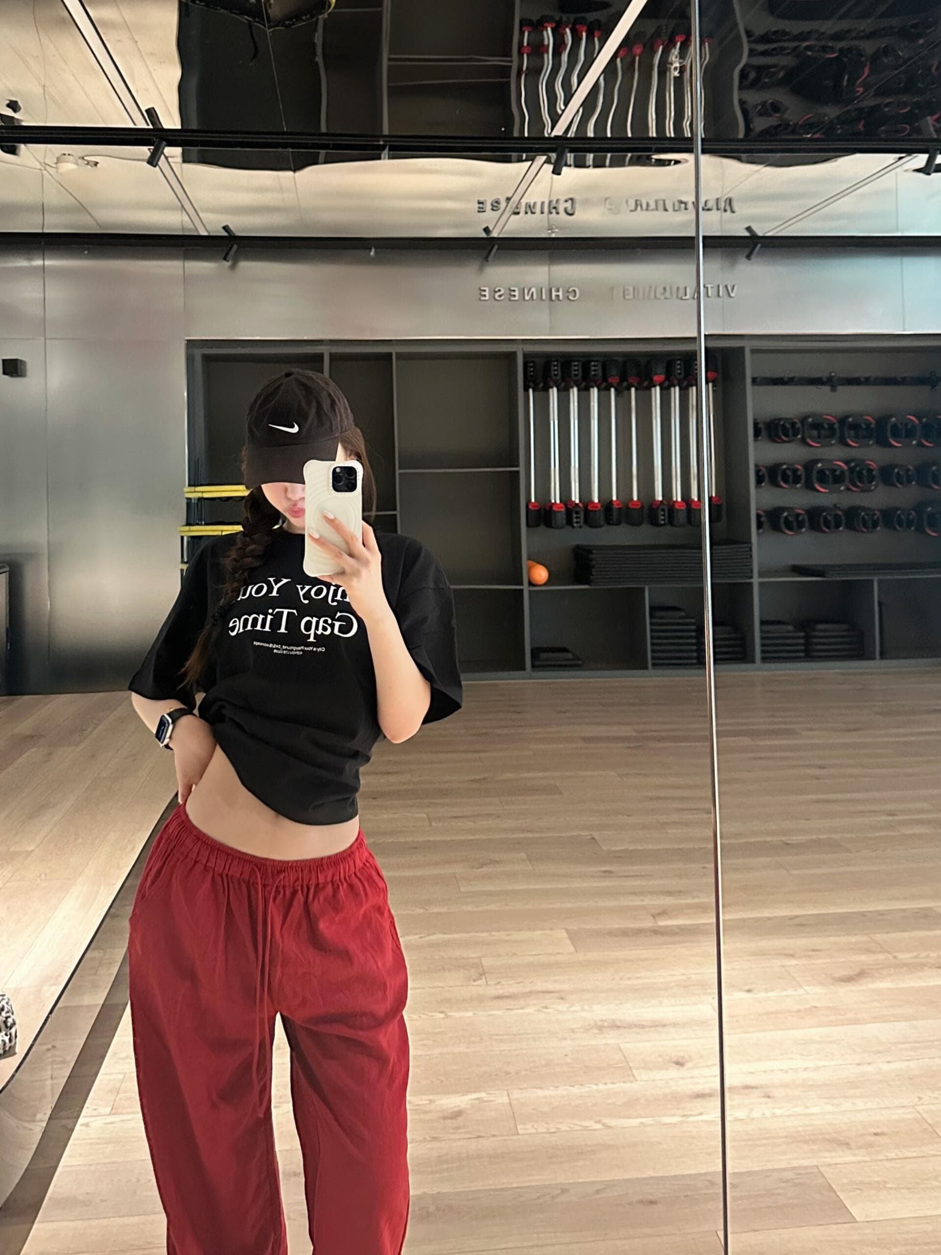 레트로 작은 대중 운동 바람 알파벳 긍정적 인 어깨 반팔 티셔츠 여성 여름 아메리칸 핫걸 몸매 가꾸기 쇼트 스타일 슬림해 보이는 맨위 상세 이미지 2