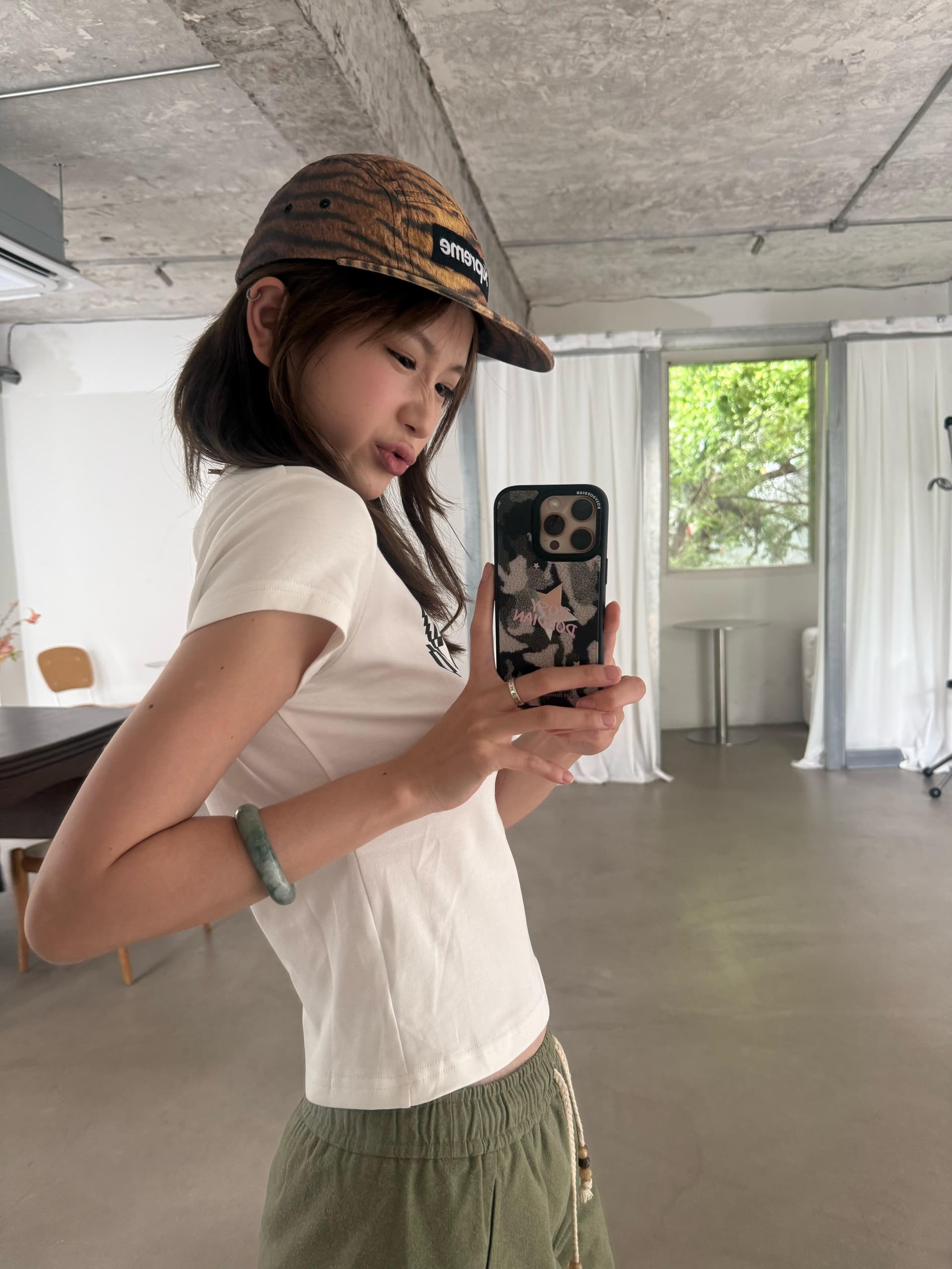 작은 대중 존재하지 않는 정의 운동 프린트 몸매 가꾸기 슬림해 보이는 순면 긍정적 인 어깨 쇼트 스타일 반팔 티셔츠 여성 이미지 4