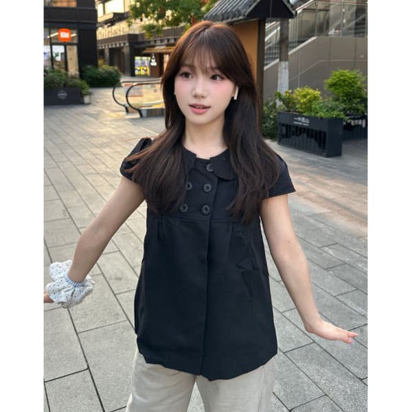일본식 검정색 베이비 칼라 반팔 셔츠 여성 레저 쇼트 스타일 슬림해 보이는 이중 버튼 작은 셔츠 맨위 이미지 4