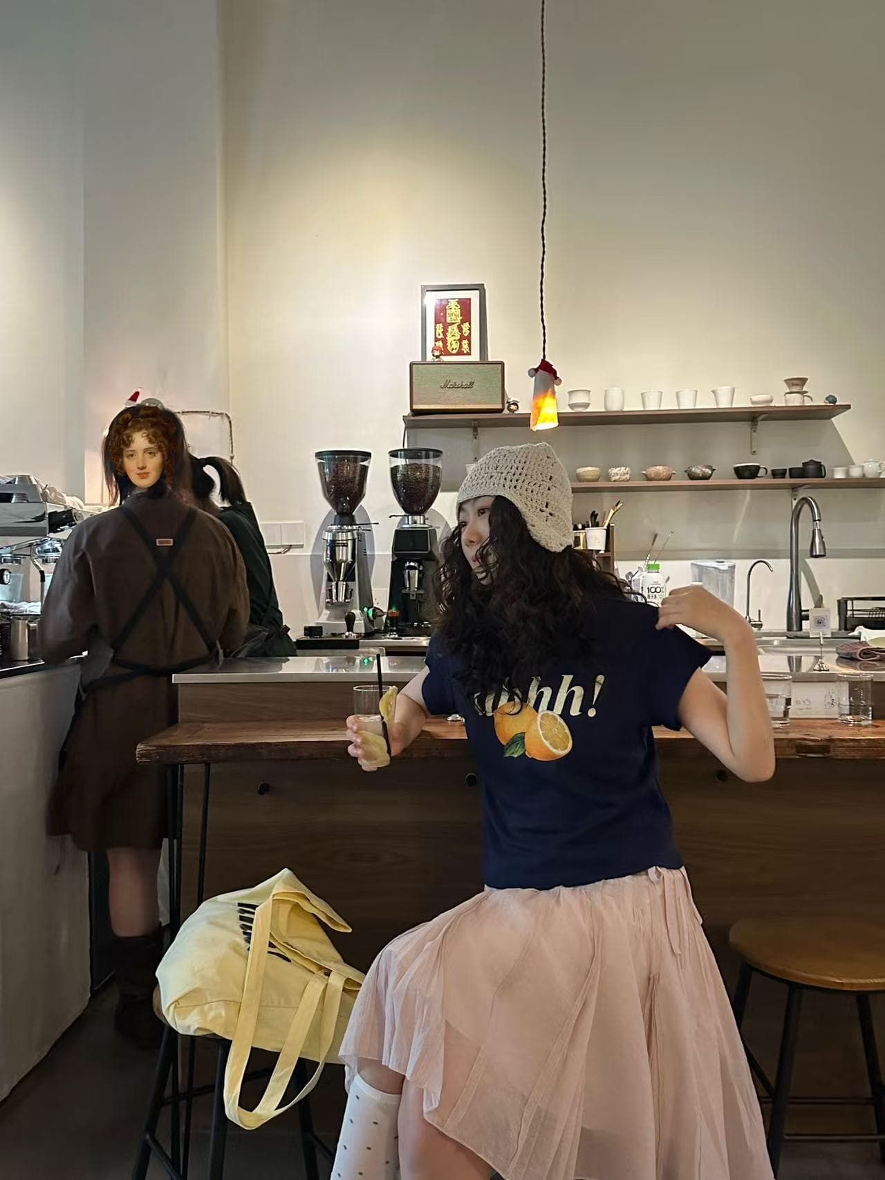 여름 분위기 센스 레몬 알파벳 프린트 반팔 티셔츠 여성 핫걸 몸매 가꾸기 슬림해 보이는 쇼트 스타일 맨위 이미지 2