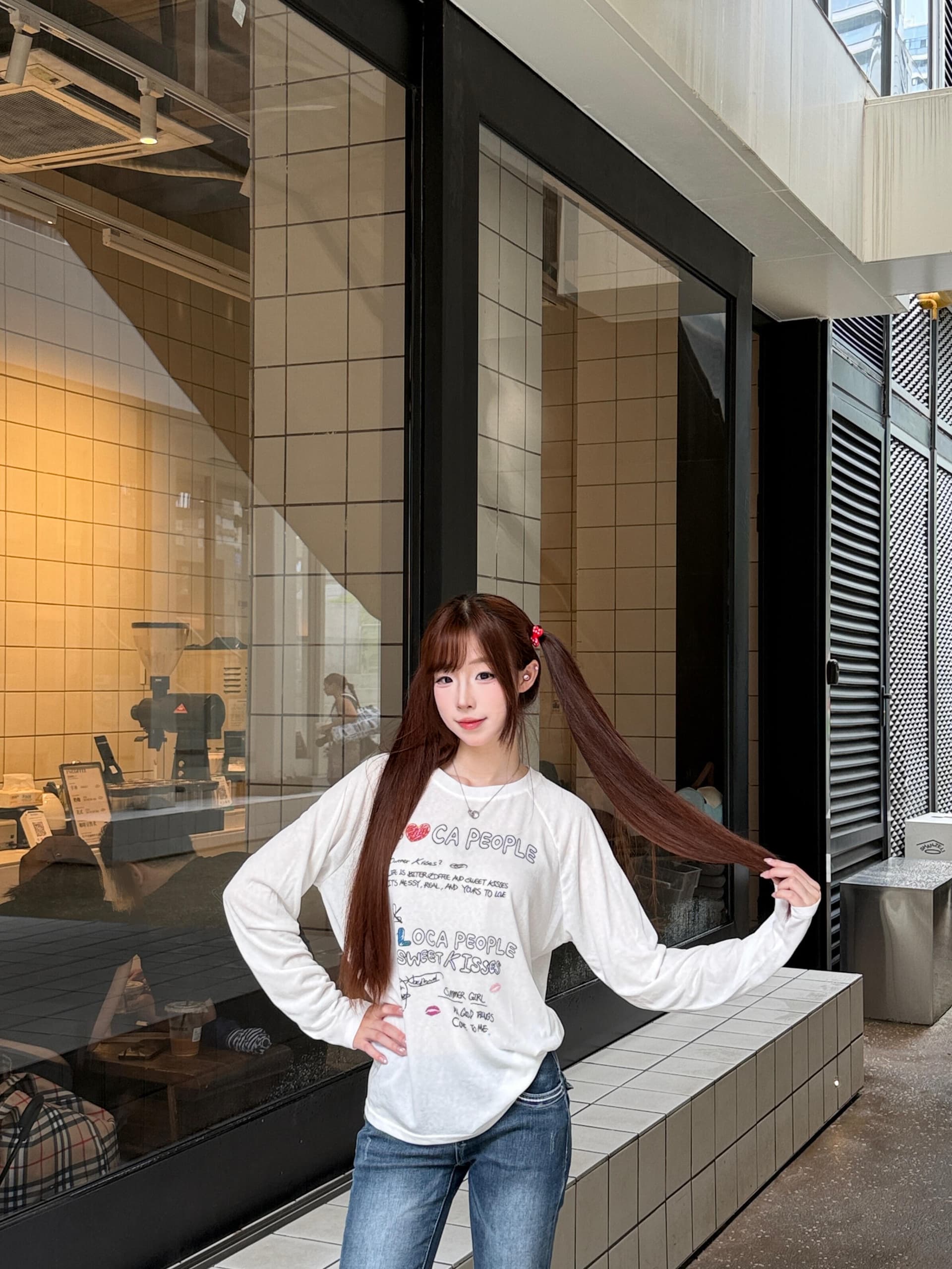 얇은 스타일 삽입 어깨 긴팔 티셔츠 여성 핫걸 낙서 알파벳 루즈핏 자외선 차단 블라우스 상세 이미지 5