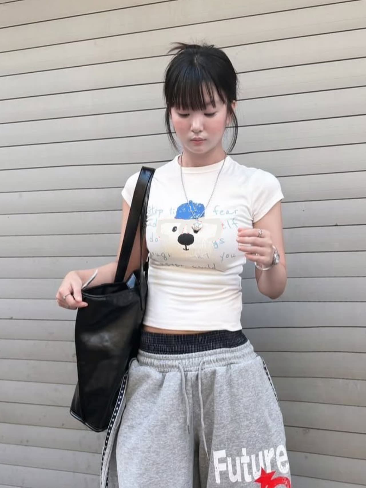 여름 소녀 센스 재미있는 강아지 낙서 프린트 긍정적 인 어깨 반팔 느긋한 바람 몸매 가꾸기 티셔츠 이미지 2