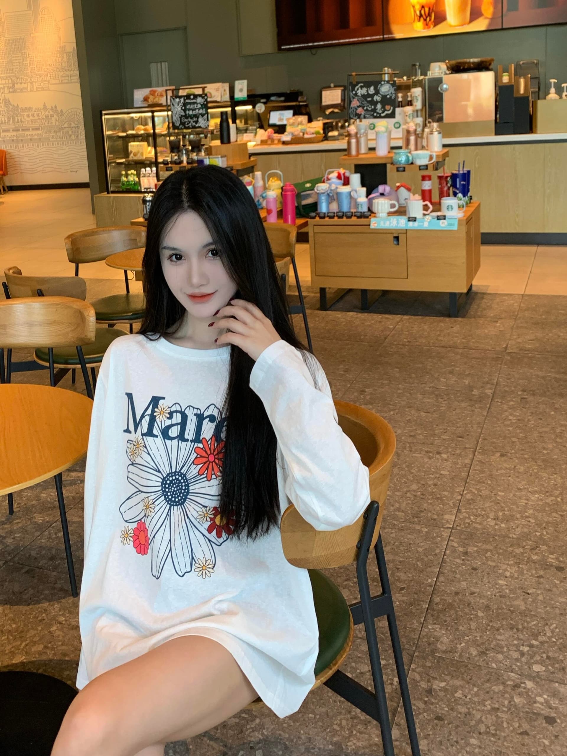 작은 데이지 긴팔 얇은 스타일 자외선 차단 티셔츠 여성 여름 새로운 루즈핏 품격 슬림해 보이는 라운드 넥 맨위
