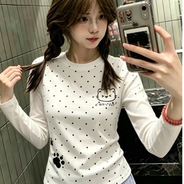 2026 새로운 디자인 센스 레트로 고급 다용도 도트 무늬 긴팔 티셔츠 여성 순면 몸매 가꾸기 라운드 넥 슬림해 보이는 맨위