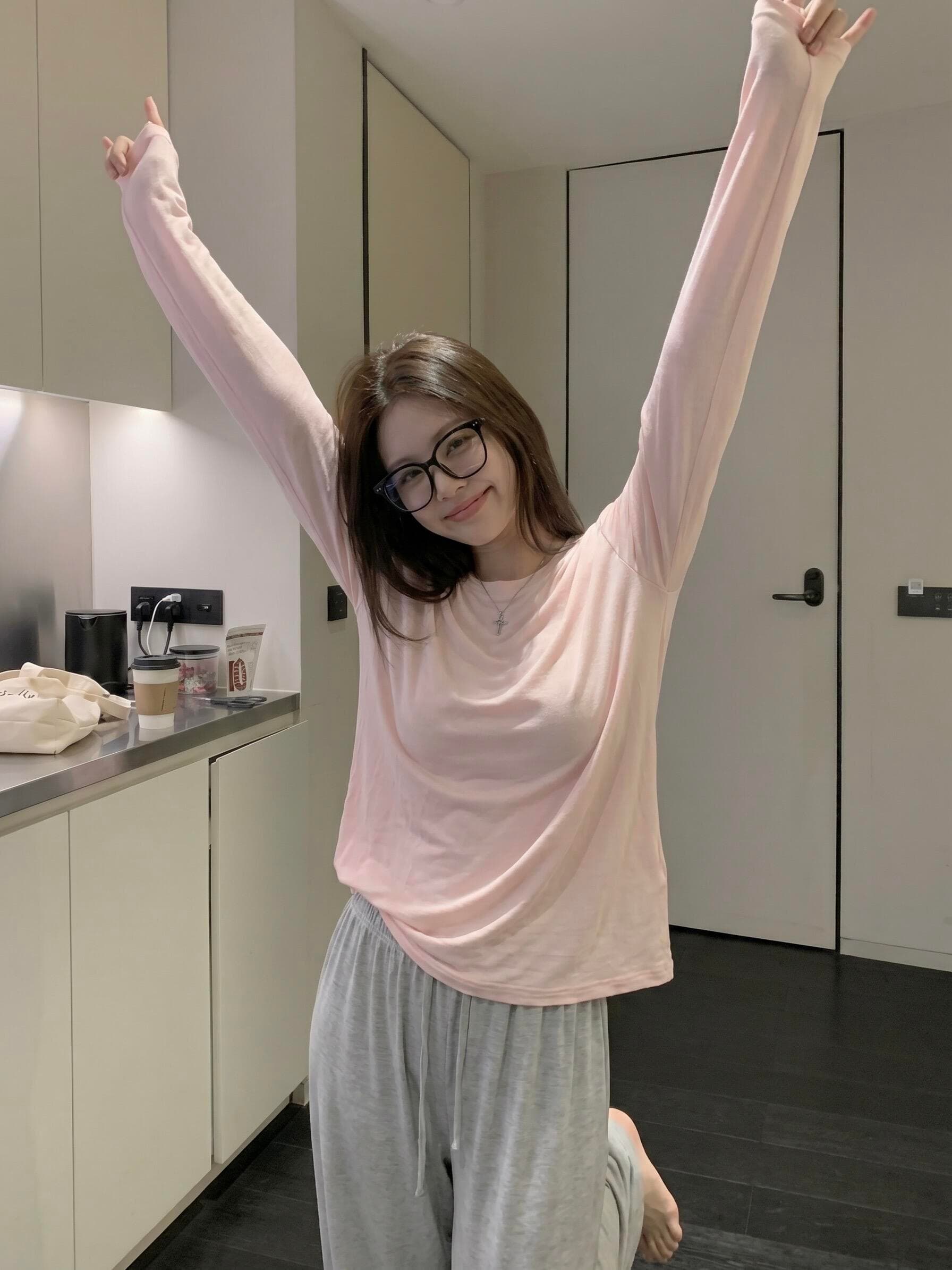 한 부서 느긋한 바람 얇은 스타일 긴팔 티셔츠 여성 여름 새로운 얇고 가벼운 통기성 자외선 차단 블라우스 맨위 트렌디