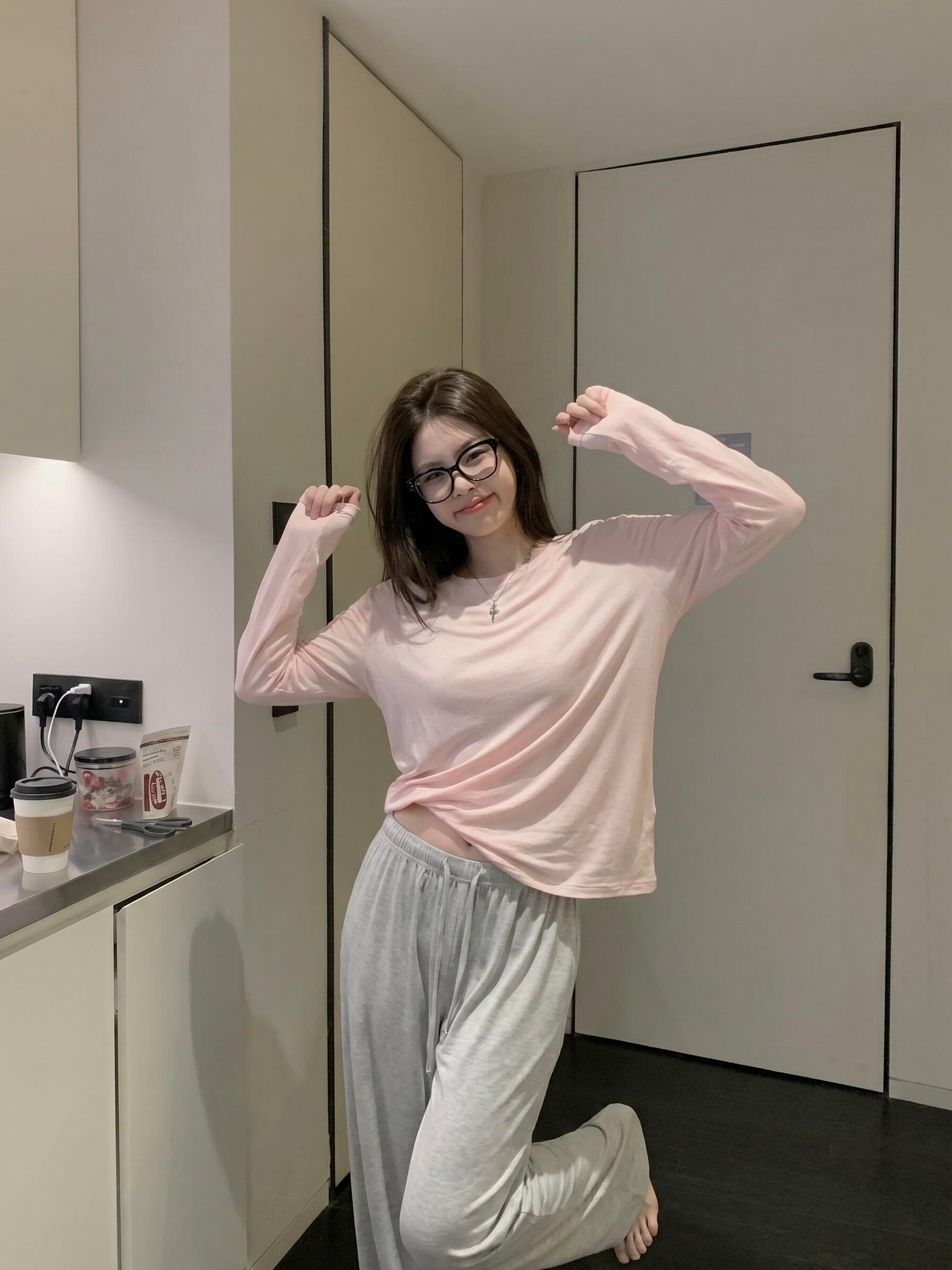 한 부서 느긋한 바람 얇은 스타일 긴팔 티셔츠 여성 여름 새로운 얇고 가벼운 통기성 자외선 차단 블라우스 맨위 트렌디 상세 이미지 4