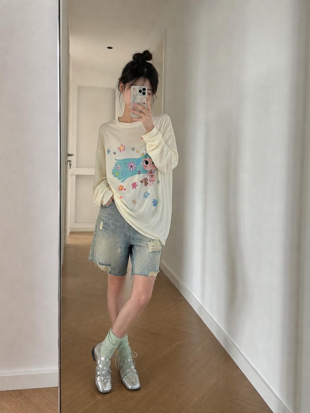 느긋한 바람 작은 대중 꽃 긴 머리 소녀 프린트 얇고 가벼운 자외선 차단 블라우스 여성 여름 루즈핏 마이크로 ~을 통해 캐주얼 긴팔 상세 이미지 4