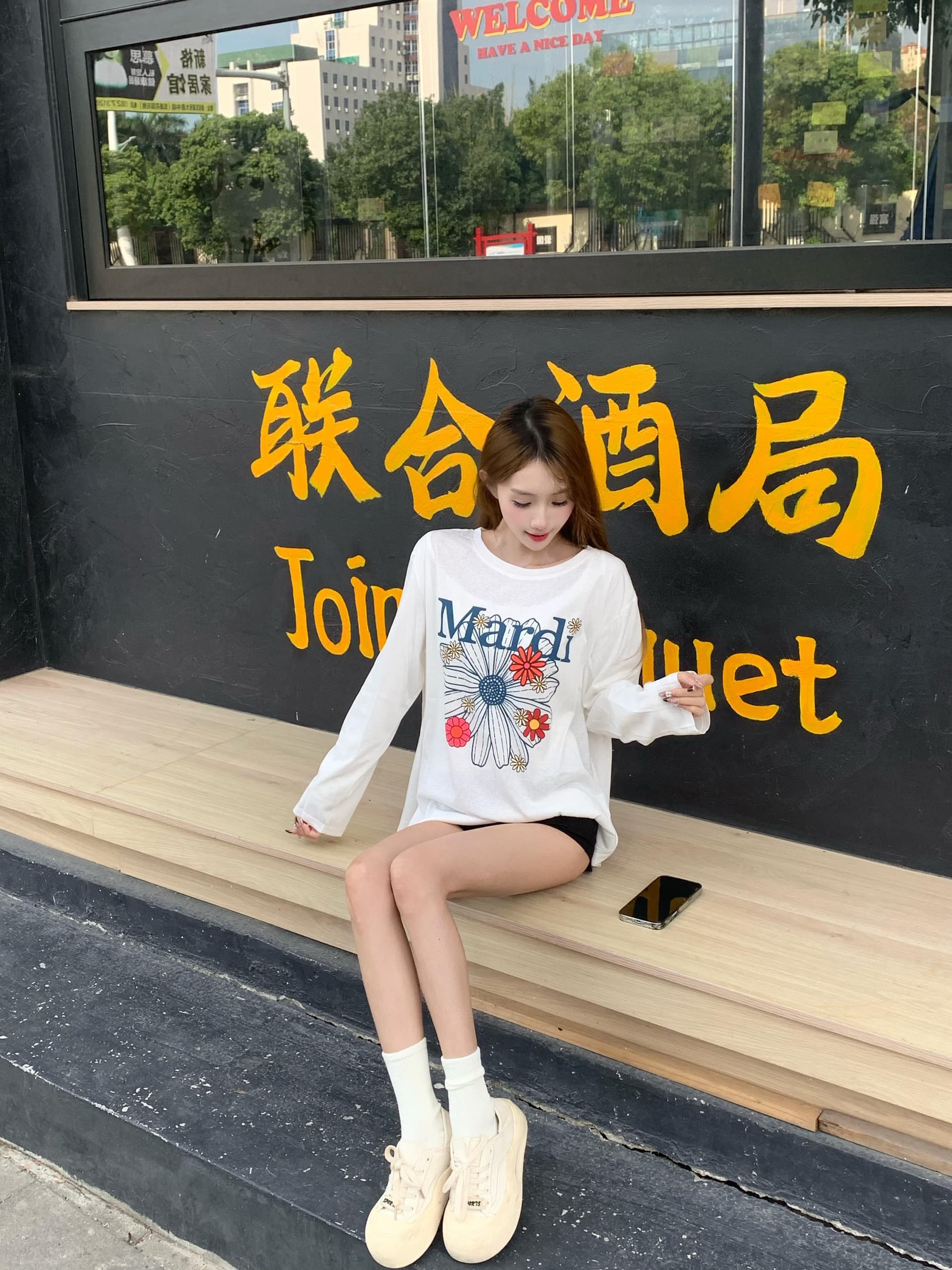 작은 데이지 화이트 긴팔 얇은 스타일 티셔츠 여성 여름 루즈핏 품격 슬림해 보이는 라운드 넥 자외선 차단 맨위 이미지 3