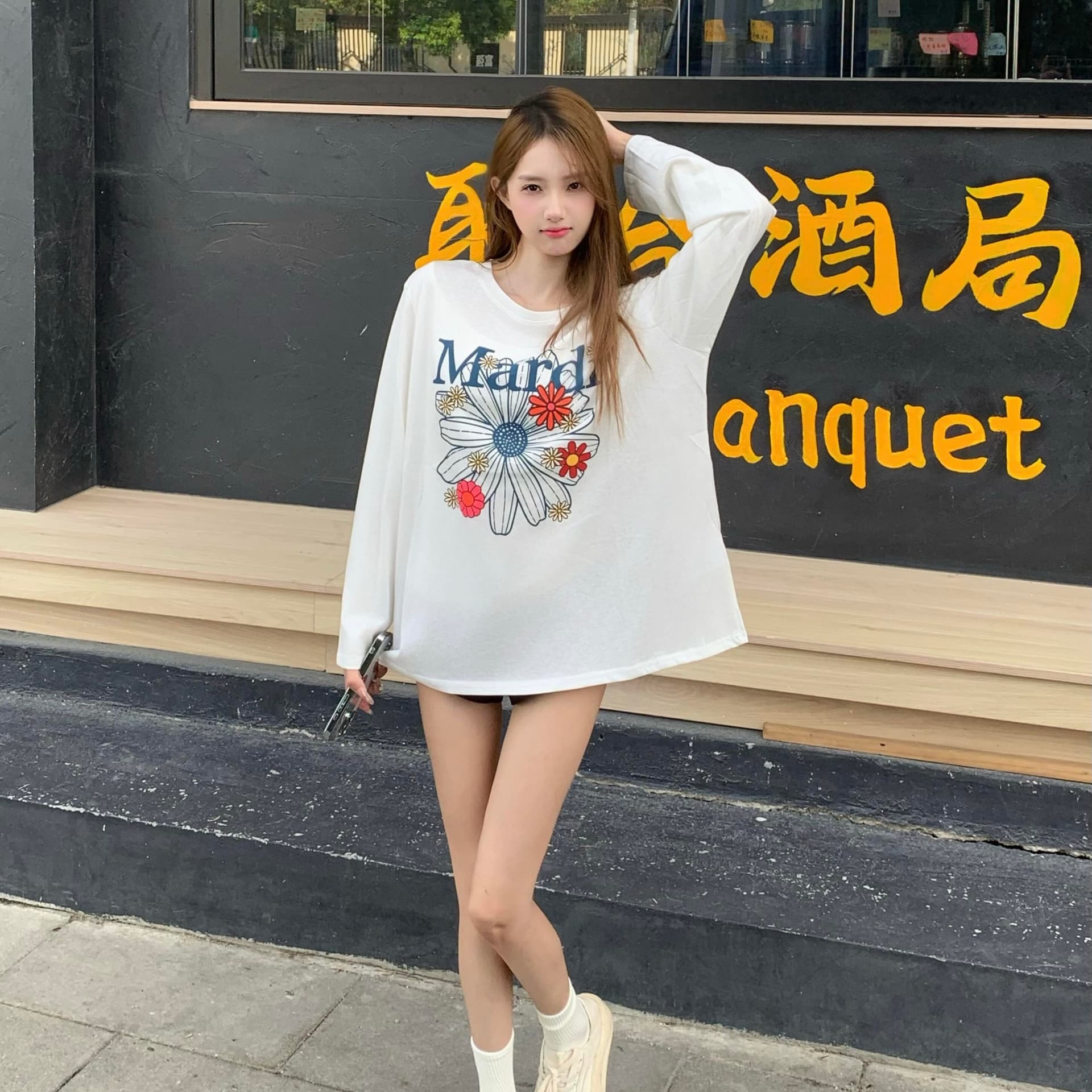 작은 데이지 화이트 긴팔 얇은 스타일 티셔츠 여성 여름 루즈핏 품격 슬림해 보이는 라운드 넥 자외선 차단 맨위 이미지 5