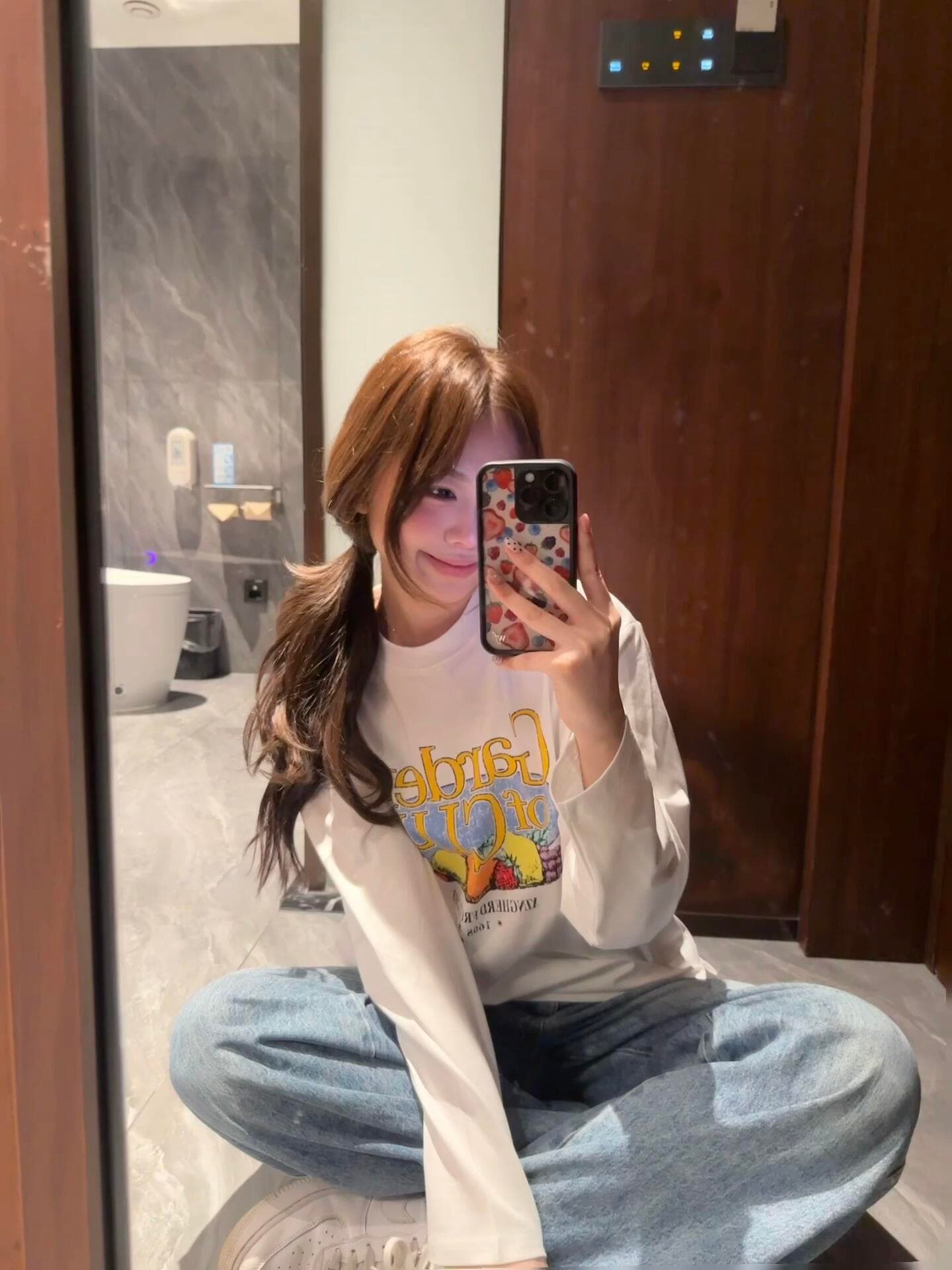 한 부서 알파벳 프린트 긴팔 티셔츠 여성 봄 루즈핏 느긋한 디자인 센스 다용도 캐주얼 맨위 상세 이미지 3