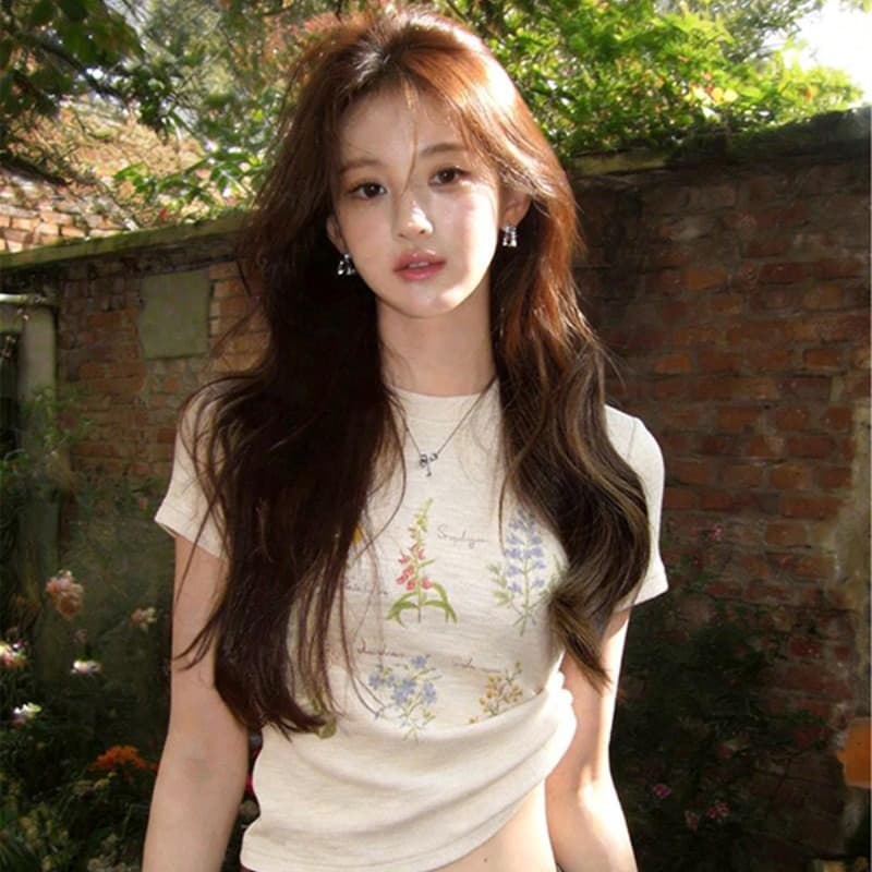 한 부서 꽃무늬 긍정적 인 어깨 반팔 티셔츠 여성 2026 여름 디자인 센스 몸매 가꾸기 아름다운 고유 한 이미지 5