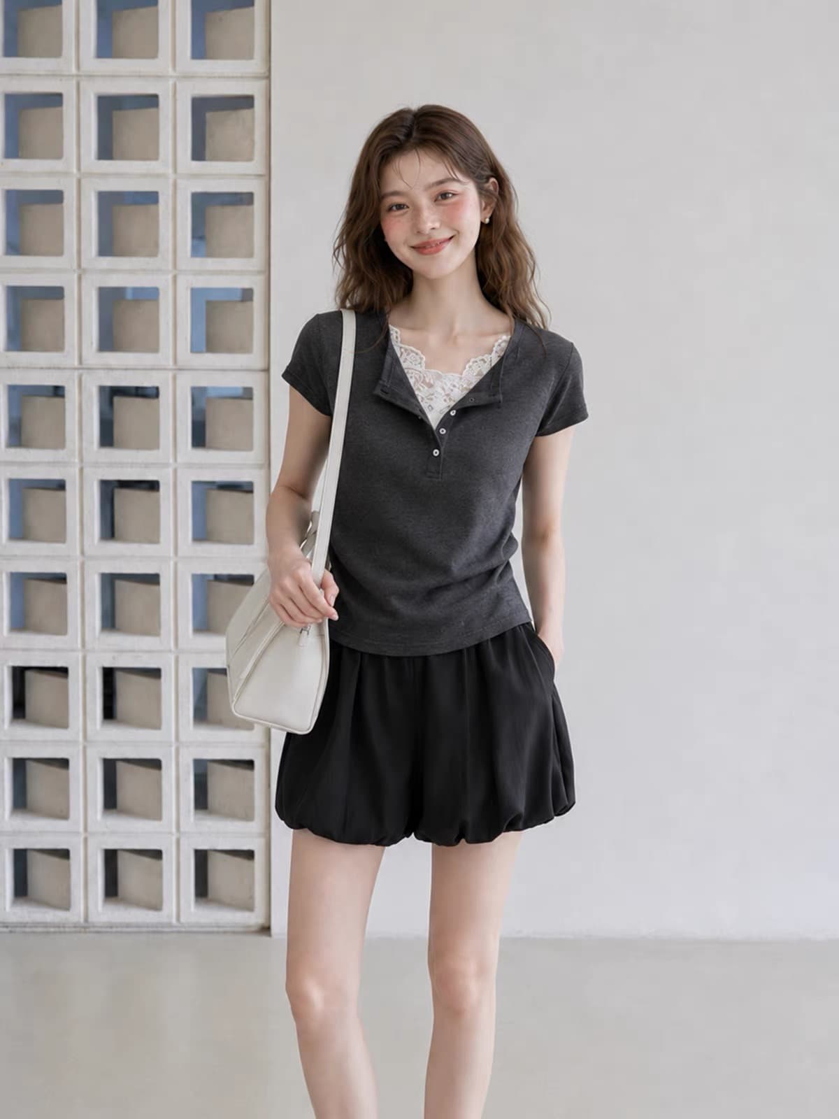 페이크 레이어드 레이스 헨리 칼라 반팔 티셔츠 여성 2026 여름 새로운 한 부서 허리 수축 슬림해 보이는 긍정적 인 어깨 짧은 맨위 이미지 4
