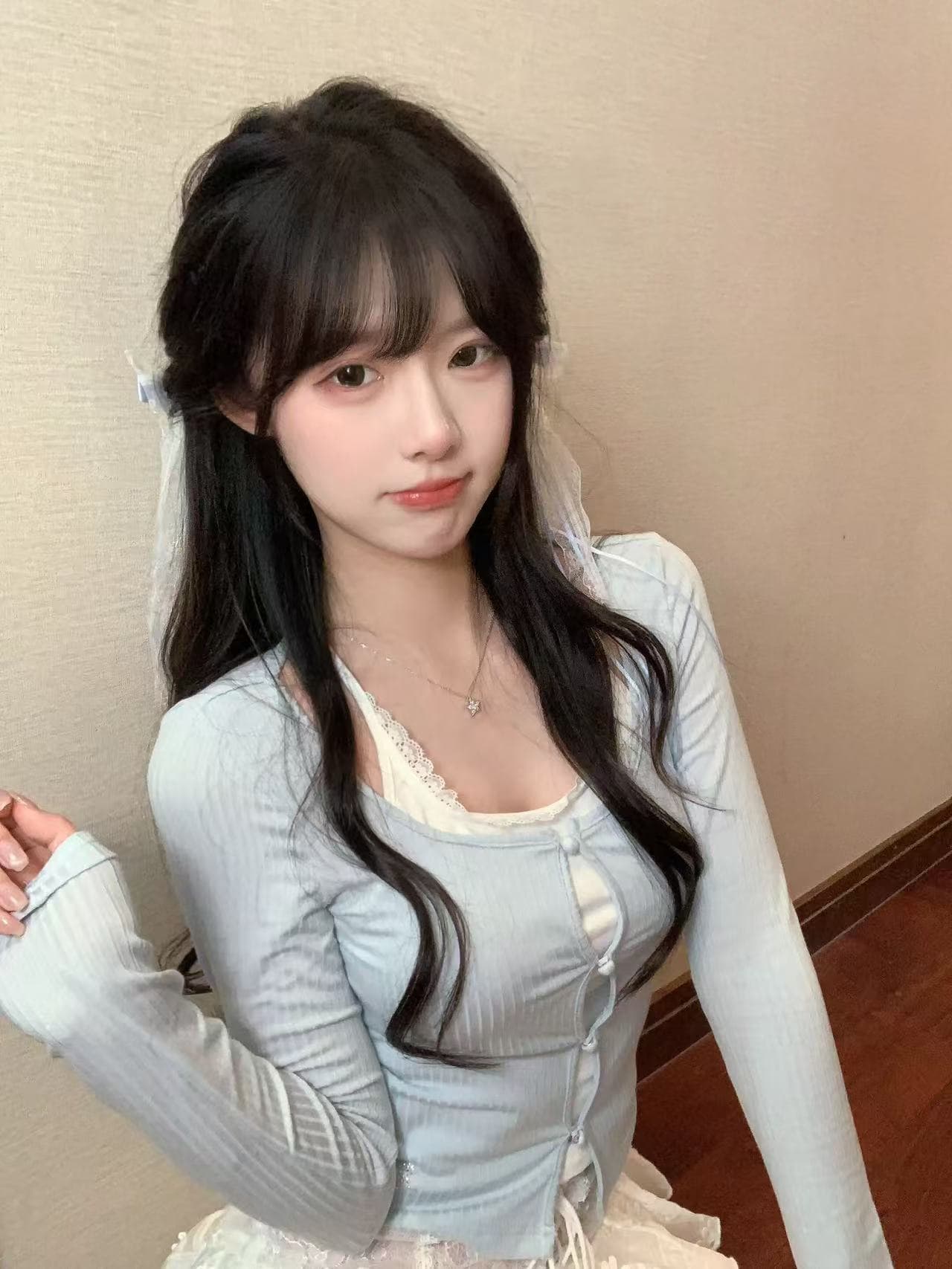 레이스 레이스 긴팔 티셔츠 여성 가을 겨울 페이크 레이어드 몸매 가꾸기 슬림해 보이는 맨위 기본 셔츠