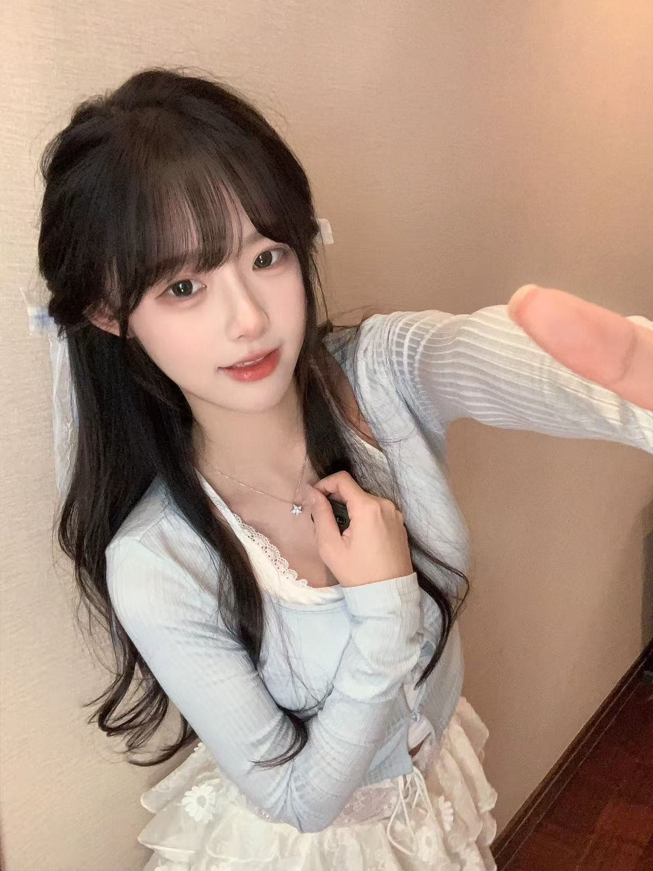레이스 레이스 긴팔 티셔츠 여성 가을 겨울 페이크 레이어드 몸매 가꾸기 슬림해 보이는 맨위 기본 셔츠 이미지 4