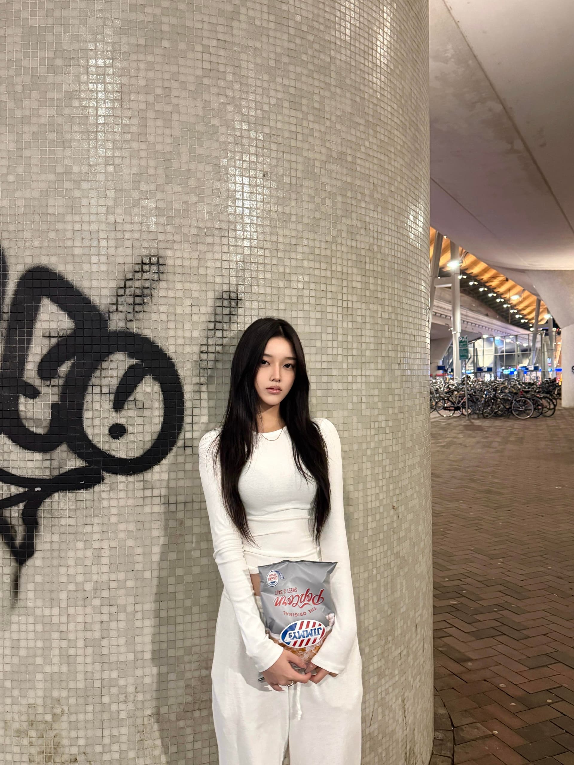 2026 새로운 화이트 핫걸 긍정적 인 어깨 몸매 가꾸기 긴팔 티셔츠 여성 타이트 인사이드 가져 가라. 기초 섹션 만나는 맨위 여성 이미지 4