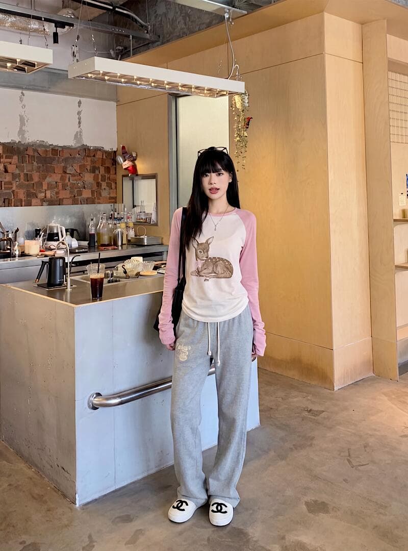 작은 사슴 프린트 배색 패치워크 라운드 넥 긴팔 티셔츠 여성 이른 가을 디자인 센스 몸매 가꾸기 슬림해 보이는 맨위 이미지 2