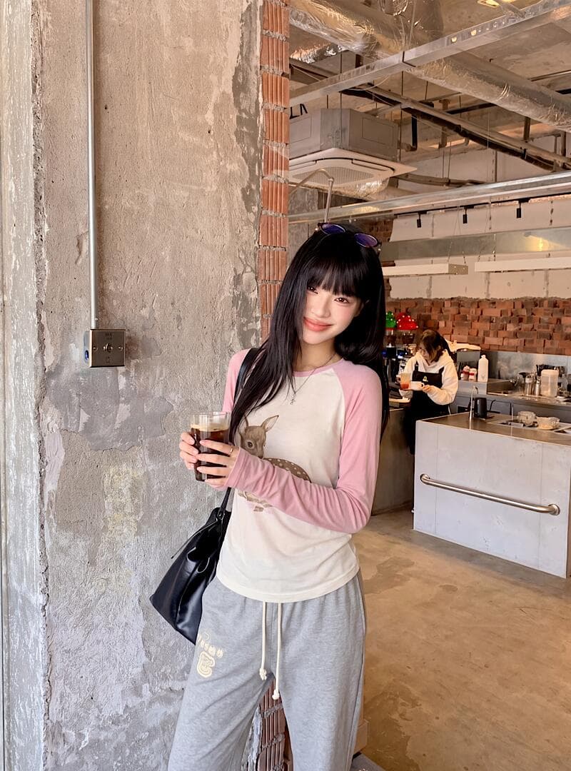 작은 사슴 프린트 배색 패치워크 라운드 넥 긴팔 티셔츠 여성 이른 가을 디자인 센스 몸매 가꾸기 슬림해 보이는 맨위 상세 이미지 3