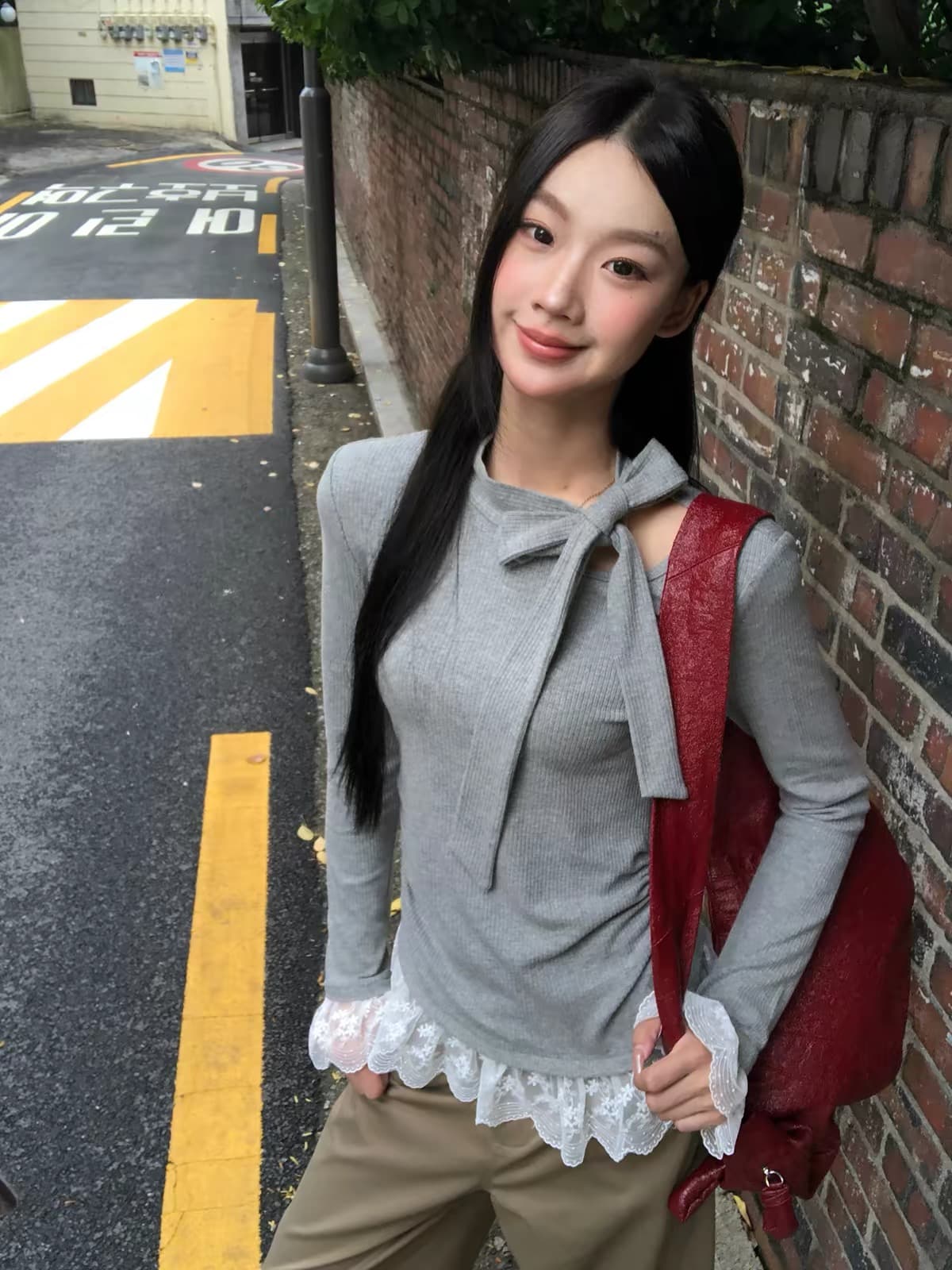 긴팔 기본 셔츠 여성 가을 2026 새로운 회색 티셔츠 한 부서 착용 가져 가라. 레이스 페이크 레이어드 맨위