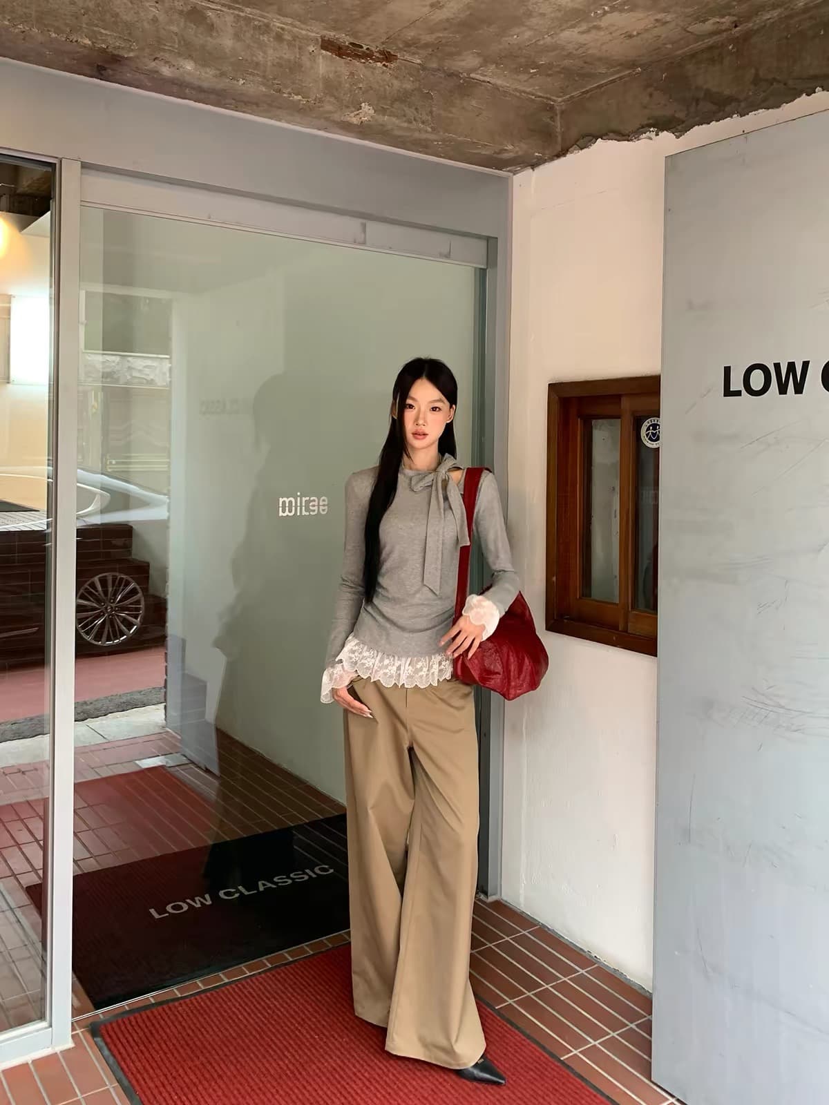긴팔 기본 셔츠 여성 가을 2026 새로운 회색 티셔츠 한 부서 착용 가져 가라. 레이스 페이크 레이어드 맨위 이미지 4