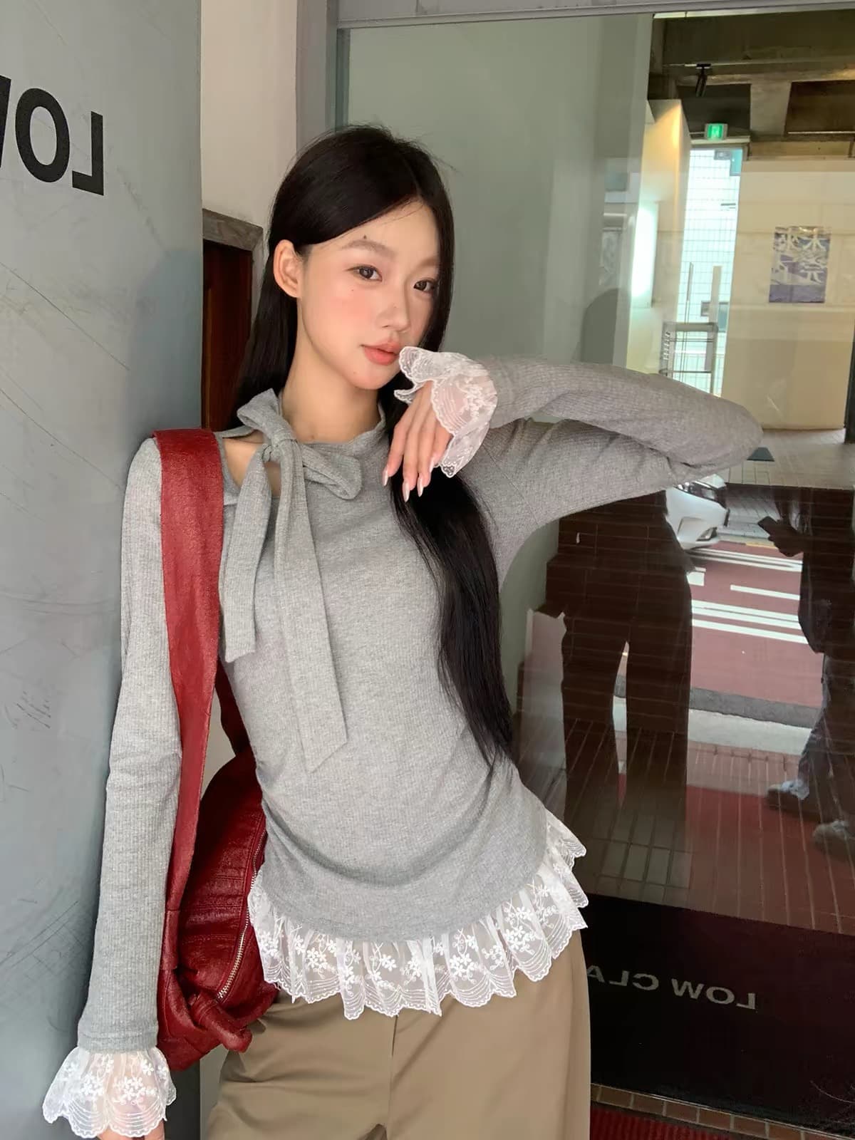 긴팔 기본 셔츠 여성 가을 2026 새로운 회색 티셔츠 한 부서 착용 가져 가라. 레이스 페이크 레이어드 맨위 상세 이미지 2