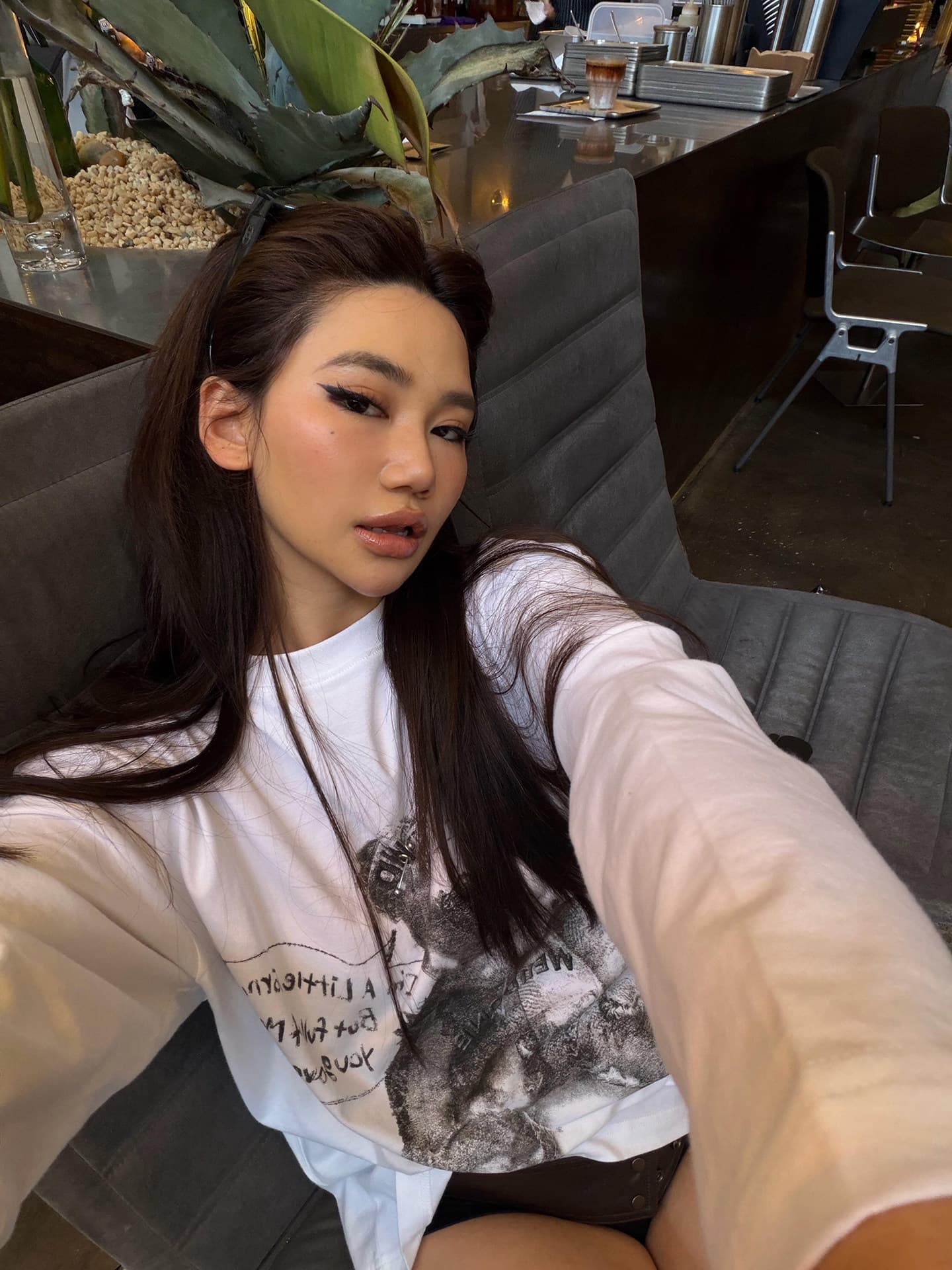 아메리칸 레트로 스타일 화이트 작은 곰 프린트 긴팔 티셔츠 여성 이른 가을 2026 새로운 루즈핏 슬림해 보이는 디자인 맨위 이미지 4