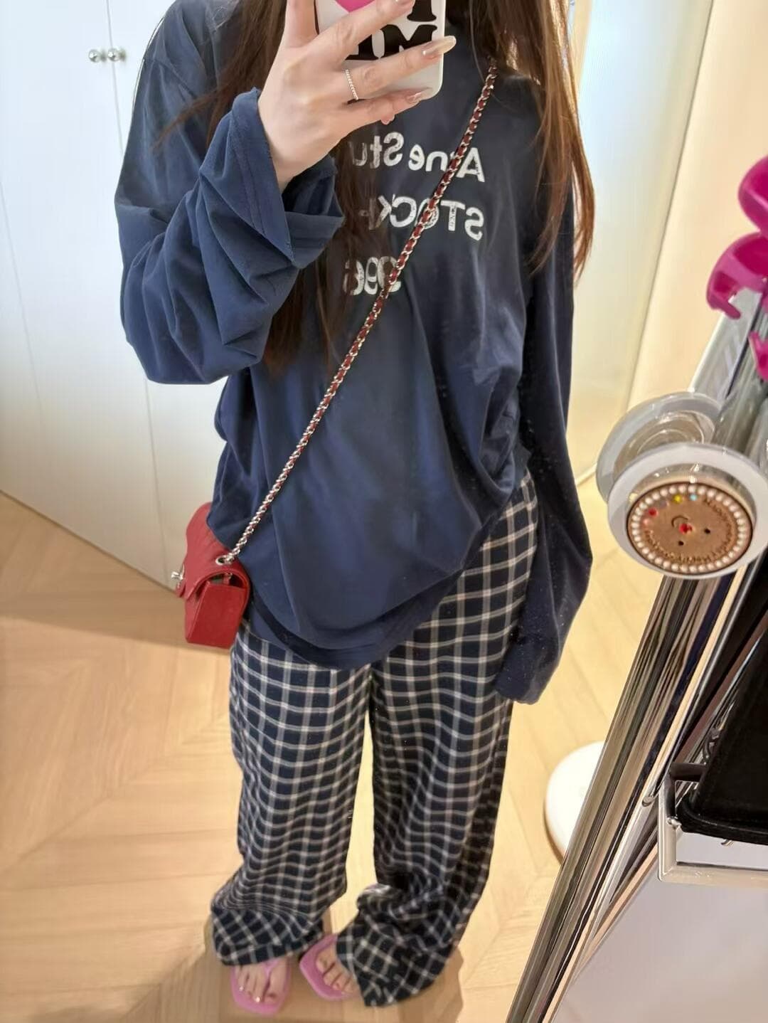 한 부서 느슨함 센스 알파벳 프린트 긴팔 티셔츠 여성 가을 얇은 스타일 루즈핏 느긋한 바람 맨위 인사이드 가져 가라. 기본 셔츠 이미지 3