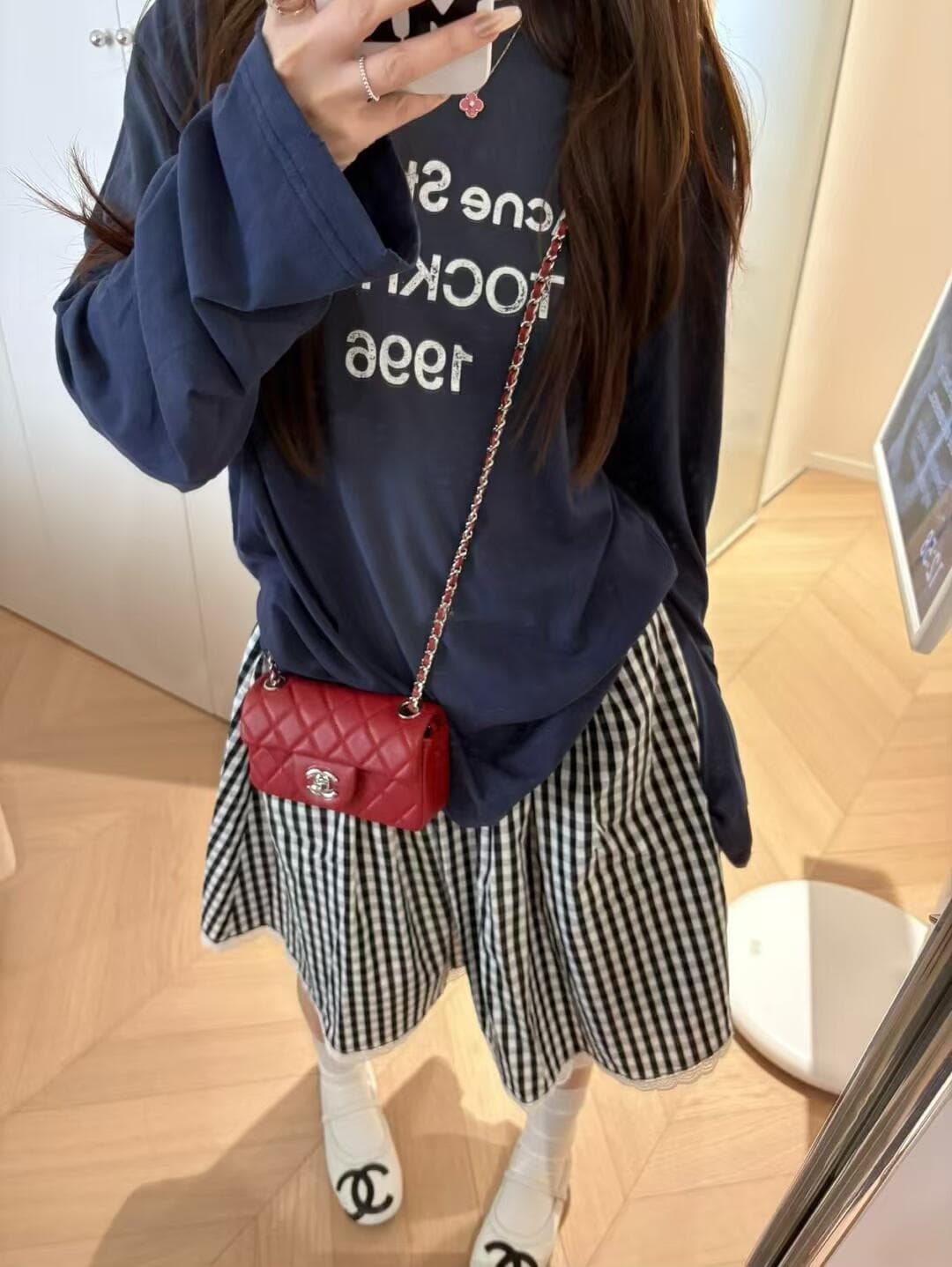한 부서 느슨함 센스 알파벳 프린트 긴팔 티셔츠 여성 가을 얇은 스타일 루즈핏 느긋한 바람 맨위 인사이드 가져 가라. 기본 셔츠 상세 이미지 3