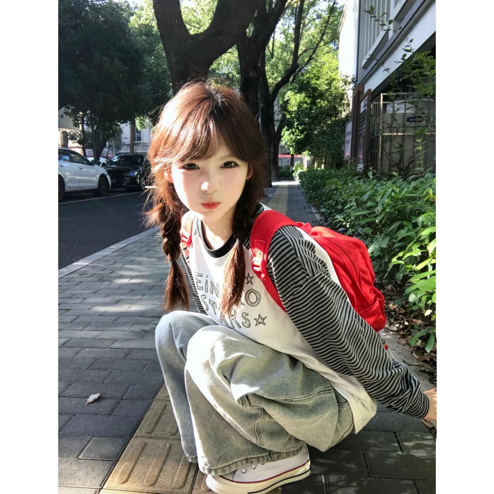 흑백 줄무늬 알파벳 배색 삽입 어깨 긴팔 티셔츠 여성 이른 가을 디자인 센스 루즈핏 슬림해 보이는 캐주얼 만나는 맨위 상세 이미지 4