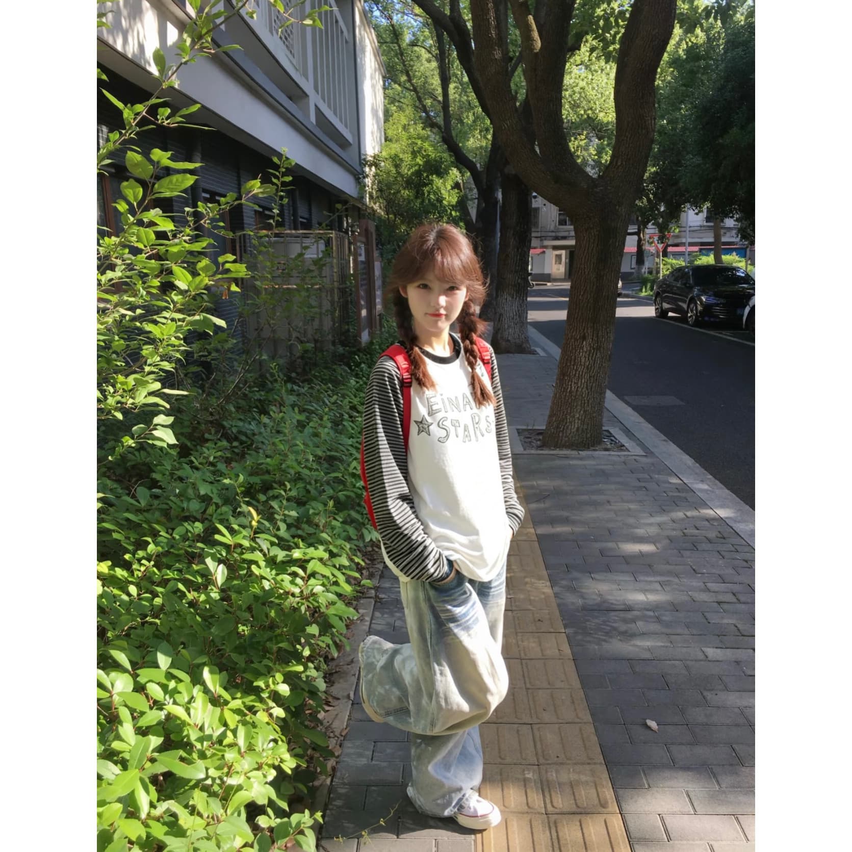 흑백 줄무늬 알파벳 배색 삽입 어깨 긴팔 티셔츠 여성 이른 가을 디자인 센스 루즈핏 슬림해 보이는 캐주얼 만나는 맨위 상세 이미지 5