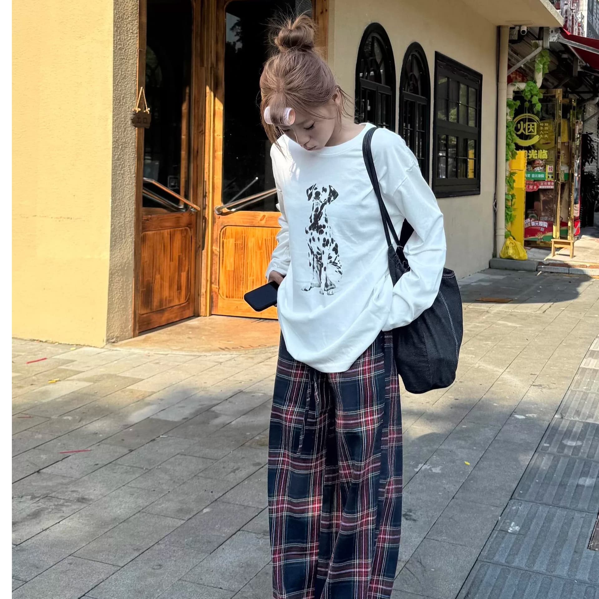 아메리칸 순면 화이트 긴팔 티셔츠 맨위 디자인 센스 작은 대중 한 부서 루즈핏 느긋한 바람 가을 기본 셔츠 여성