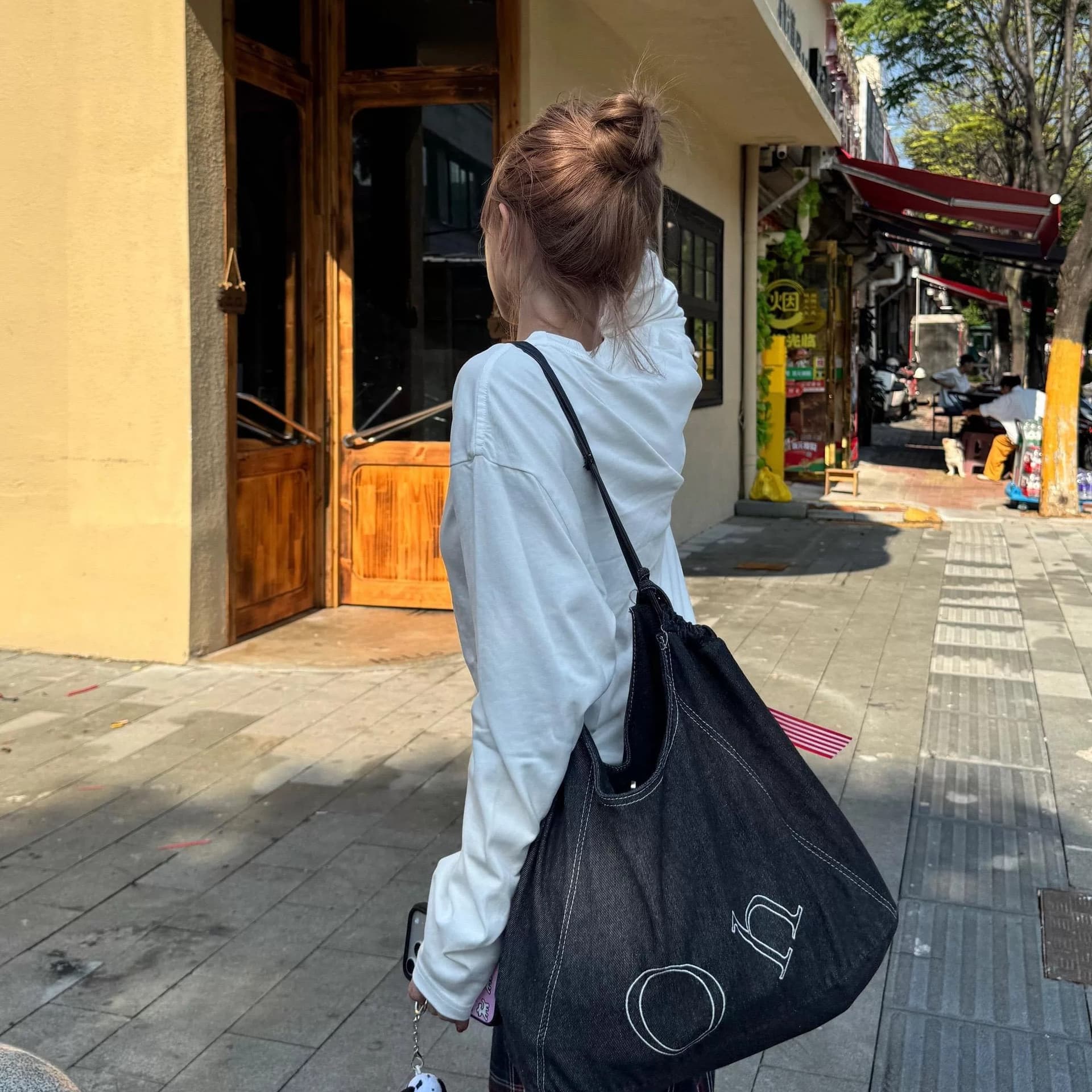 아메리칸 순면 화이트 긴팔 티셔츠 맨위 디자인 센스 작은 대중 한 부서 루즈핏 느긋한 바람 가을 기본 셔츠 여성 이미지 5