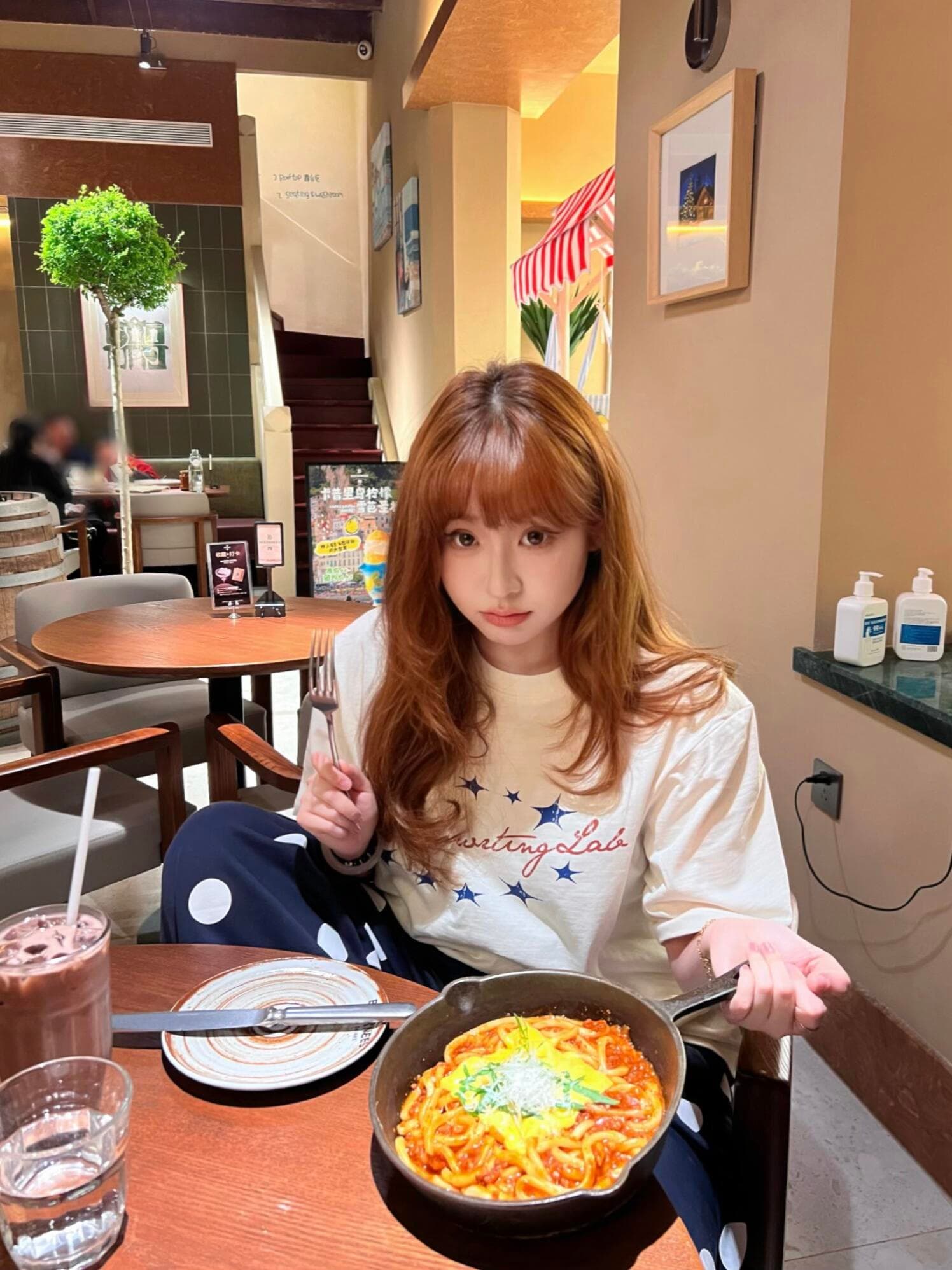 일본식 수채화 별 일러스트레이션 프린트 반팔 라운드 넥 티셔츠 여름 루즈핏 다용도 대나무 마디 면 맨위 상세 이미지 3