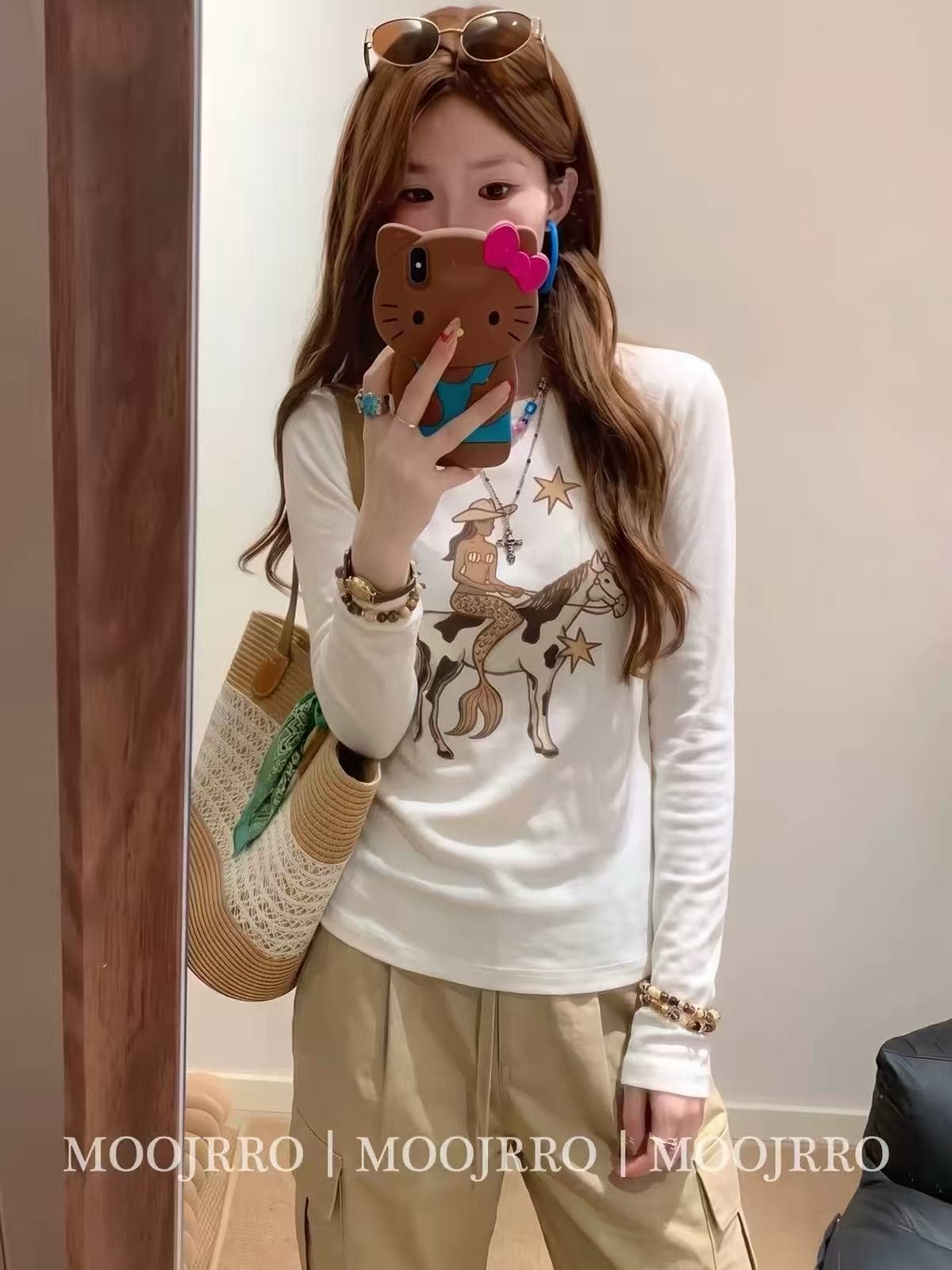 화이트 프린트 라운드 넥 긴팔 티셔츠 여성 여름 아메리칸 핫걸 디자인 센스 작은 대중 몸매 가꾸기 슬림해 보이는 긍정적 인 어깨 의류 이미지 4