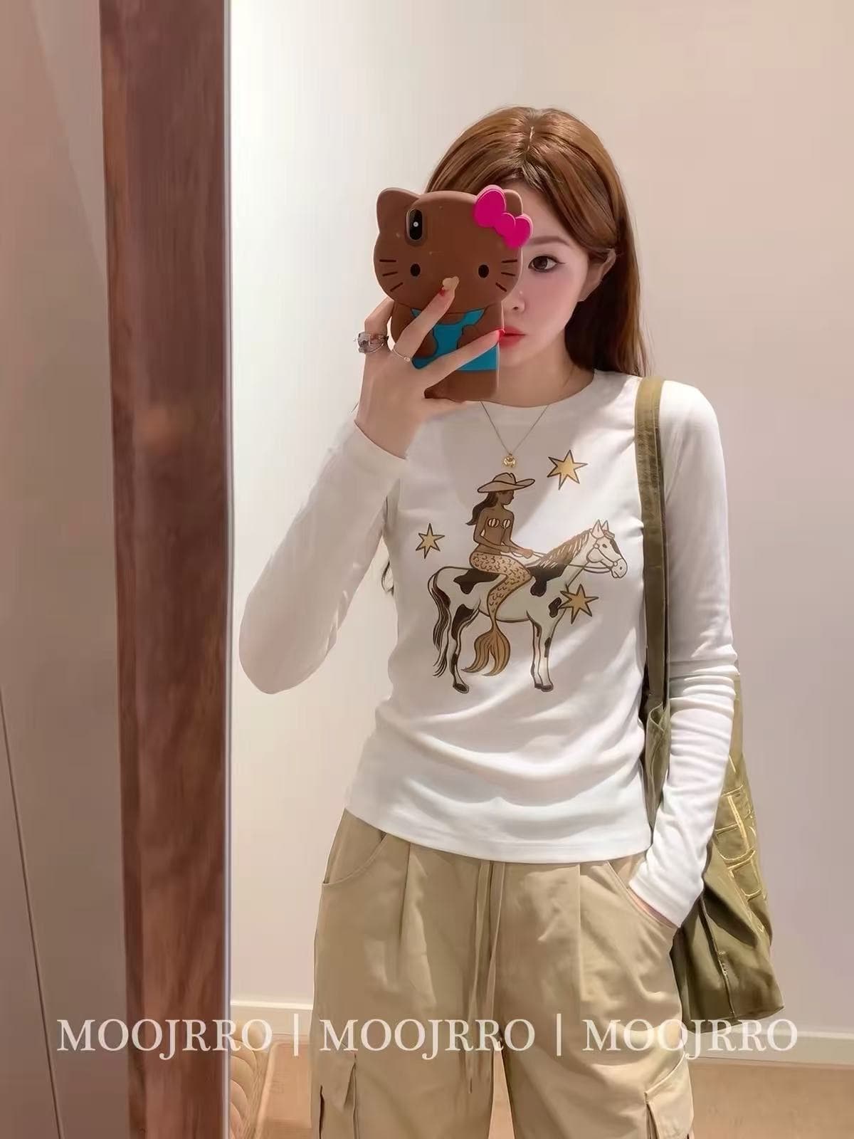 화이트 프린트 라운드 넥 긴팔 티셔츠 여성 여름 아메리칸 핫걸 디자인 센스 작은 대중 몸매 가꾸기 슬림해 보이는 긍정적 인 어깨 의류 이미지 2