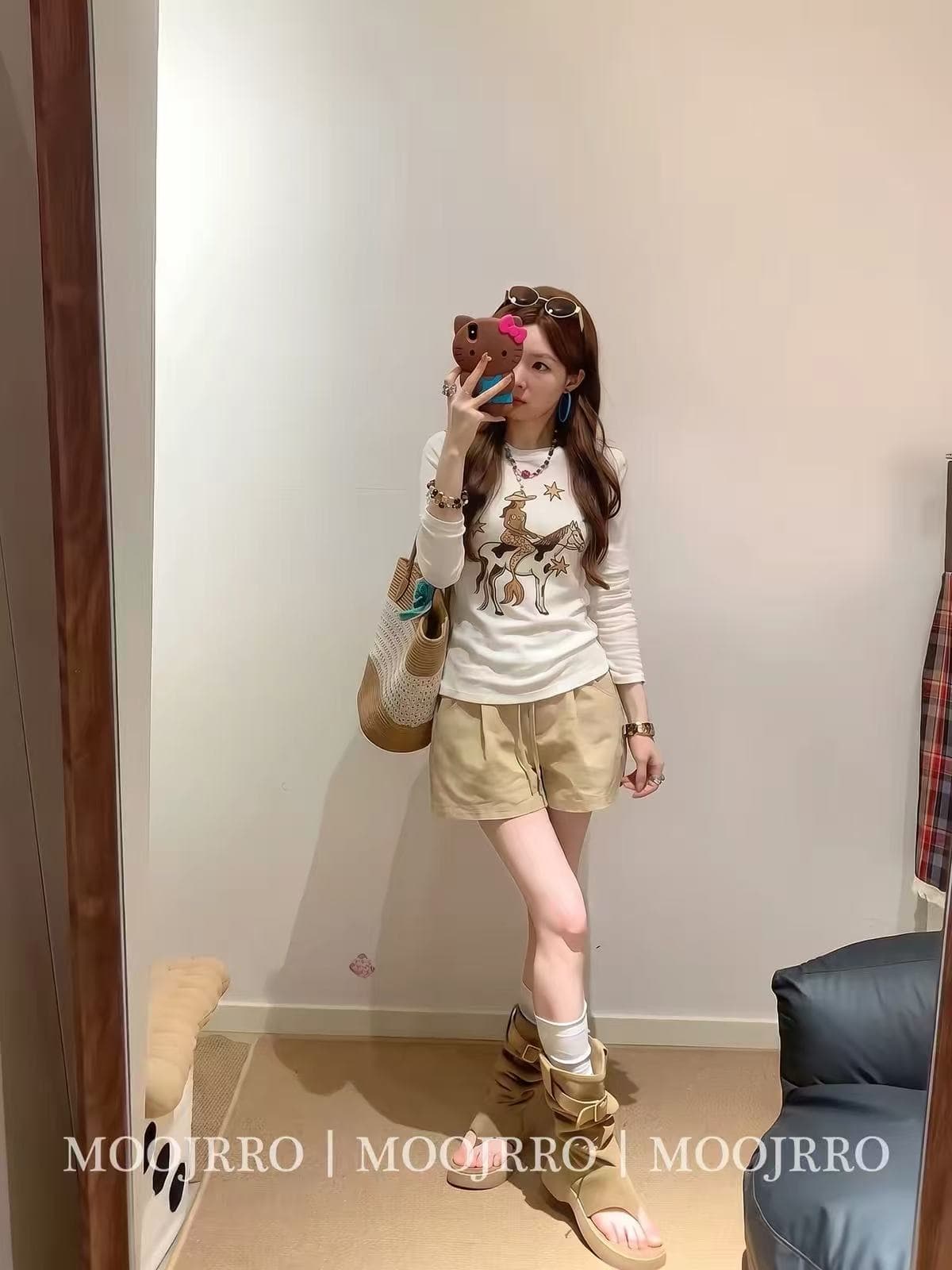 화이트 프린트 라운드 넥 긴팔 티셔츠 여성 여름 아메리칸 핫걸 디자인 센스 작은 대중 몸매 가꾸기 슬림해 보이는 긍정적 인 어깨 의류 상세 이미지 5