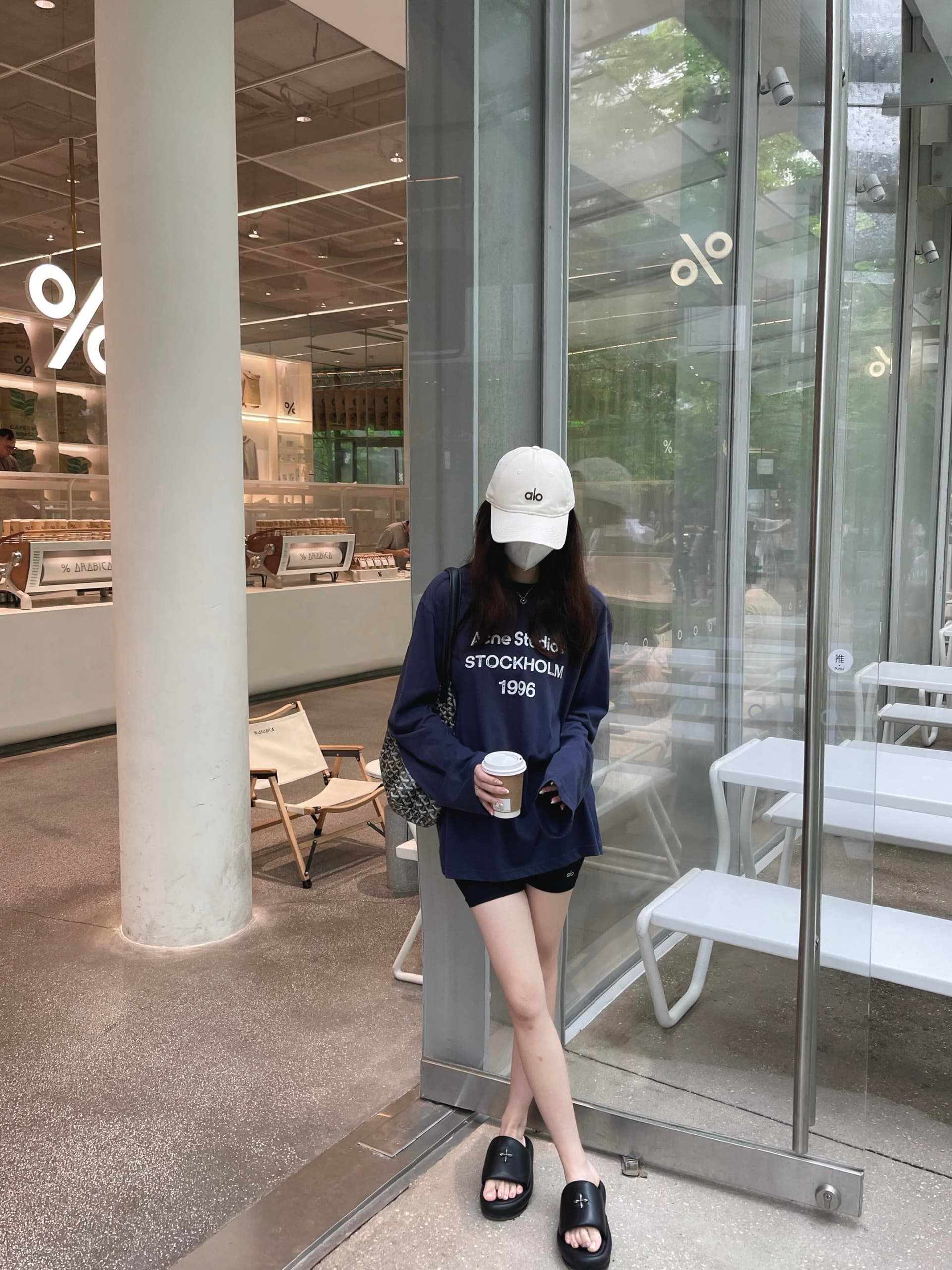 한 부서 느슨함 센스 알파벳 프린트 긴팔 티셔츠 여성 가을 얇은 스타일 루즈핏 느긋한 바람 맨위 인사이드 가져 가라. 기본 셔츠 이미지 2