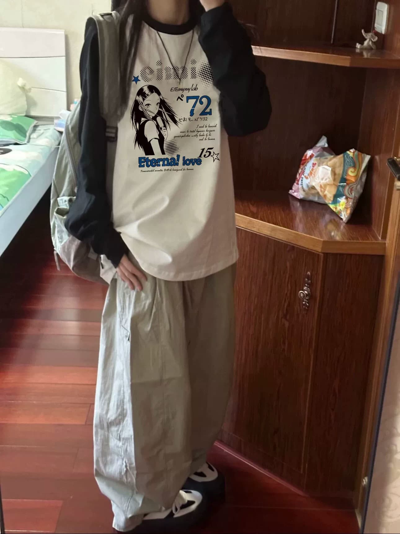 아메리칸 순면 배색 삽입 어깨 긴팔 티셔츠 여성 루즈핏 애니메이션 소녀 프린트 디자인 센스 작은 대중 고유 한 맨위 상세 이미지 4