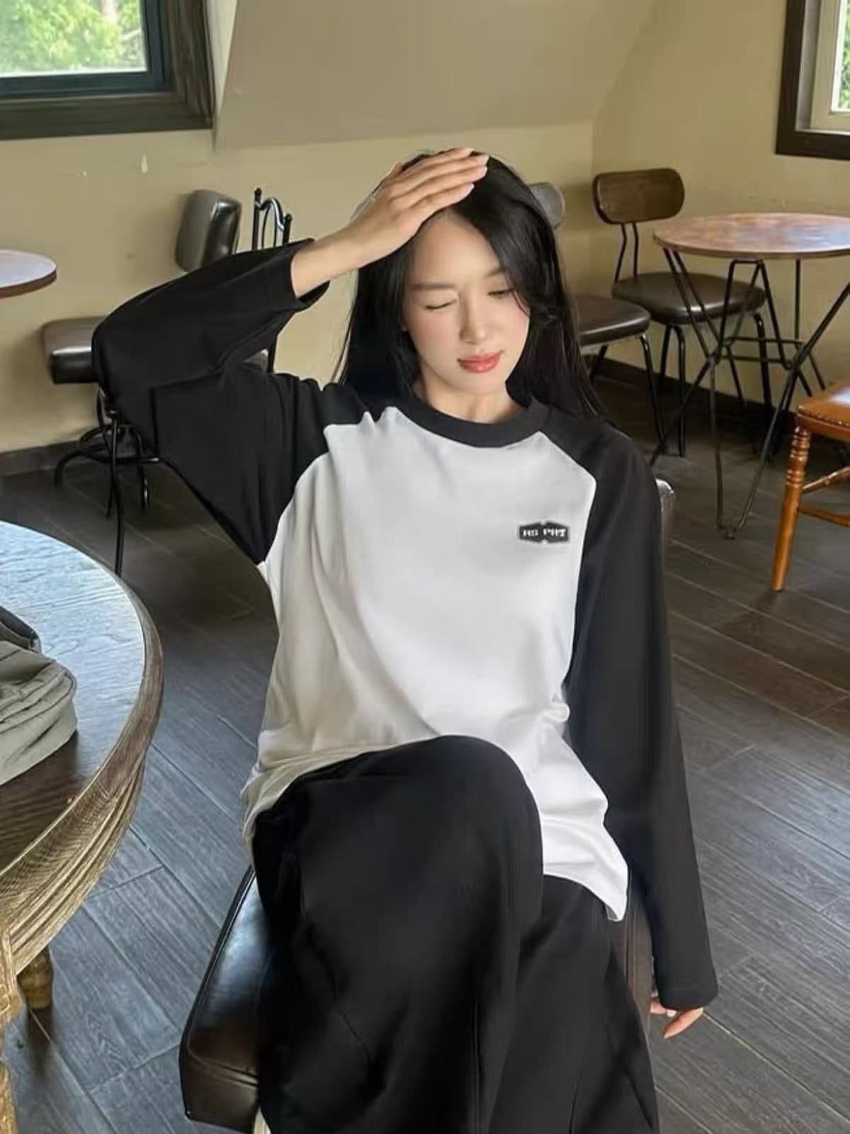 아메리칸 작은 대중 레트로 알파벳 프린트 삽입 어깨 긴팔 라운드 넥 티셔츠 가을 루즈핏 다용도 순면 패치워크 색상 맨위 이미지 3
