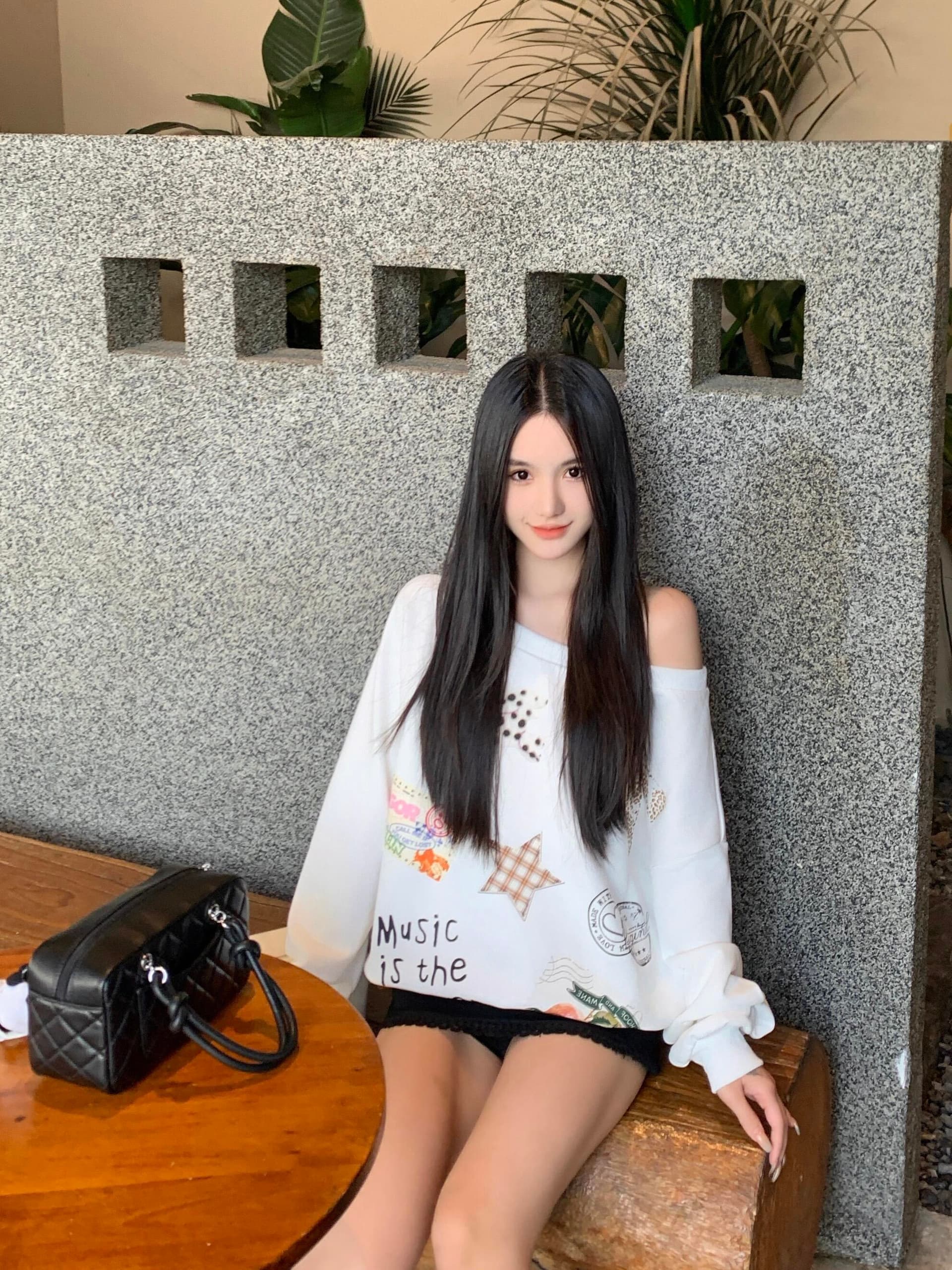 아메리칸 만화 프린트 비스듬한 어깨 후드티 여성 봄 가을 고급 센스 오프숄더 루즈핏 다용도 핫걸 긴팔 맨위 트렌디 이미지 3