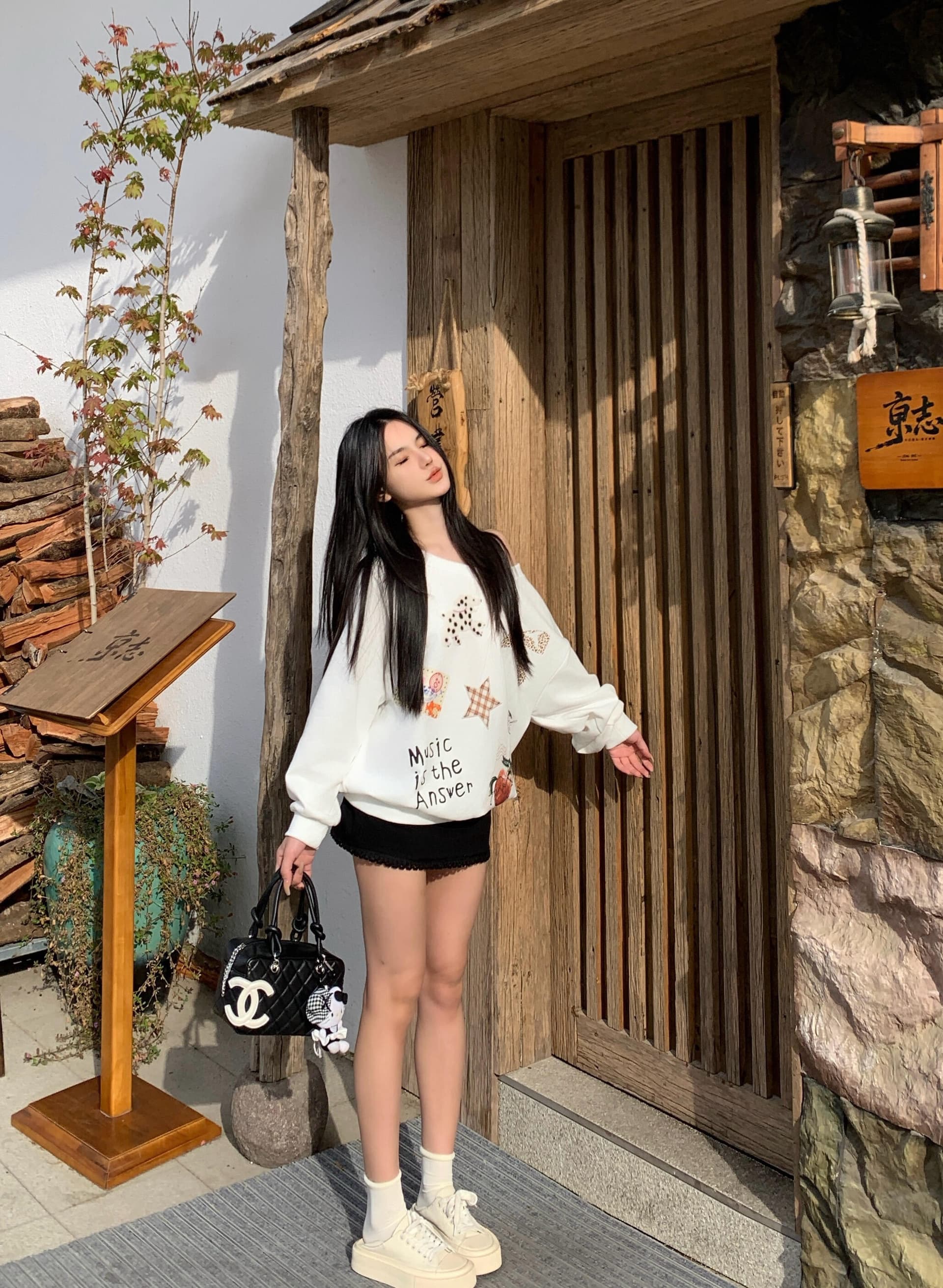 아메리칸 만화 프린트 비스듬한 어깨 후드티 여성 봄 가을 고급 센스 오프숄더 루즈핏 다용도 핫걸 긴팔 맨위 트렌디 상세 이미지 3