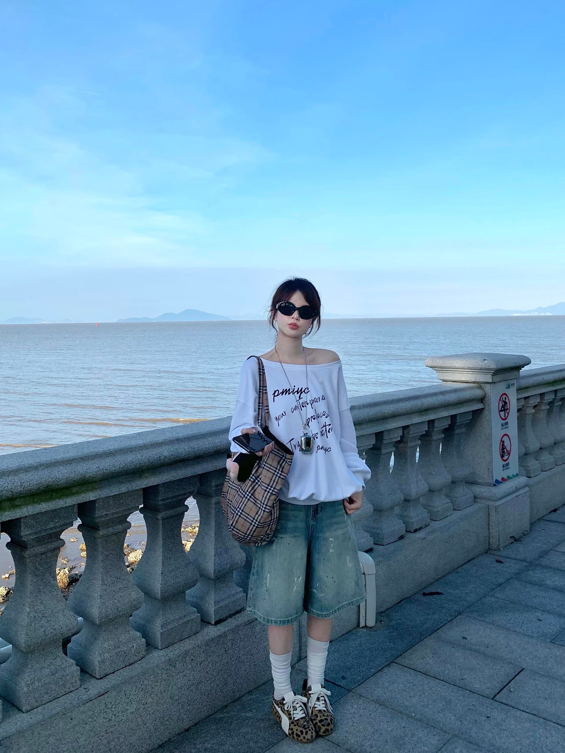 한 부서 ins 알파벳 비스듬한 어깨 후드티 긴팔 여성 봄 가을 새로운 루즈핏 디자인 센스 오프숄더 chic Chic 맨위 상세 이미지 4