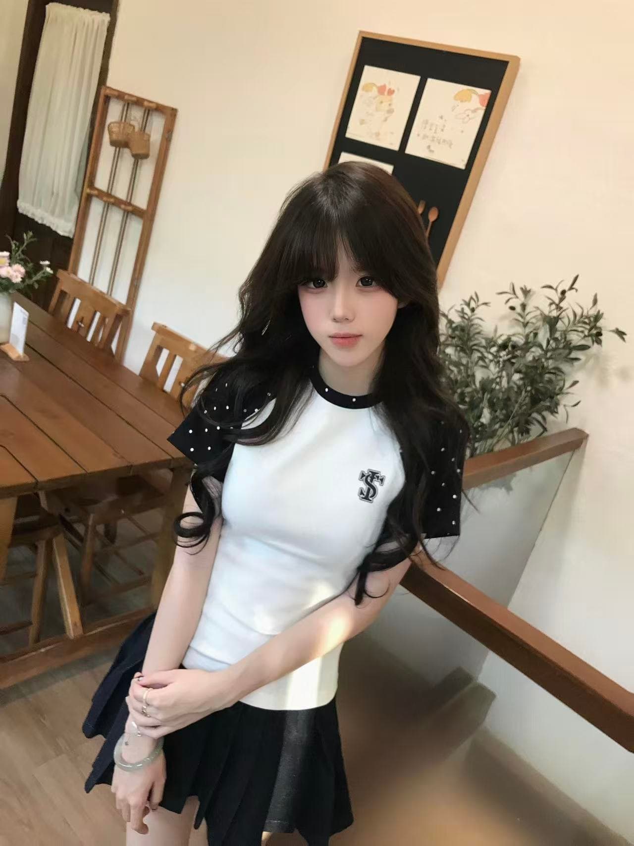 도트 무늬 배색 삽입 어깨 쇼트 스타일 티셔츠 여성 여름 2026 새로운 아메리칸 핫걸 바람 몸매 가꾸기 슬림해 보이는 쇼트 스타일 맨위 상세 이미지 1