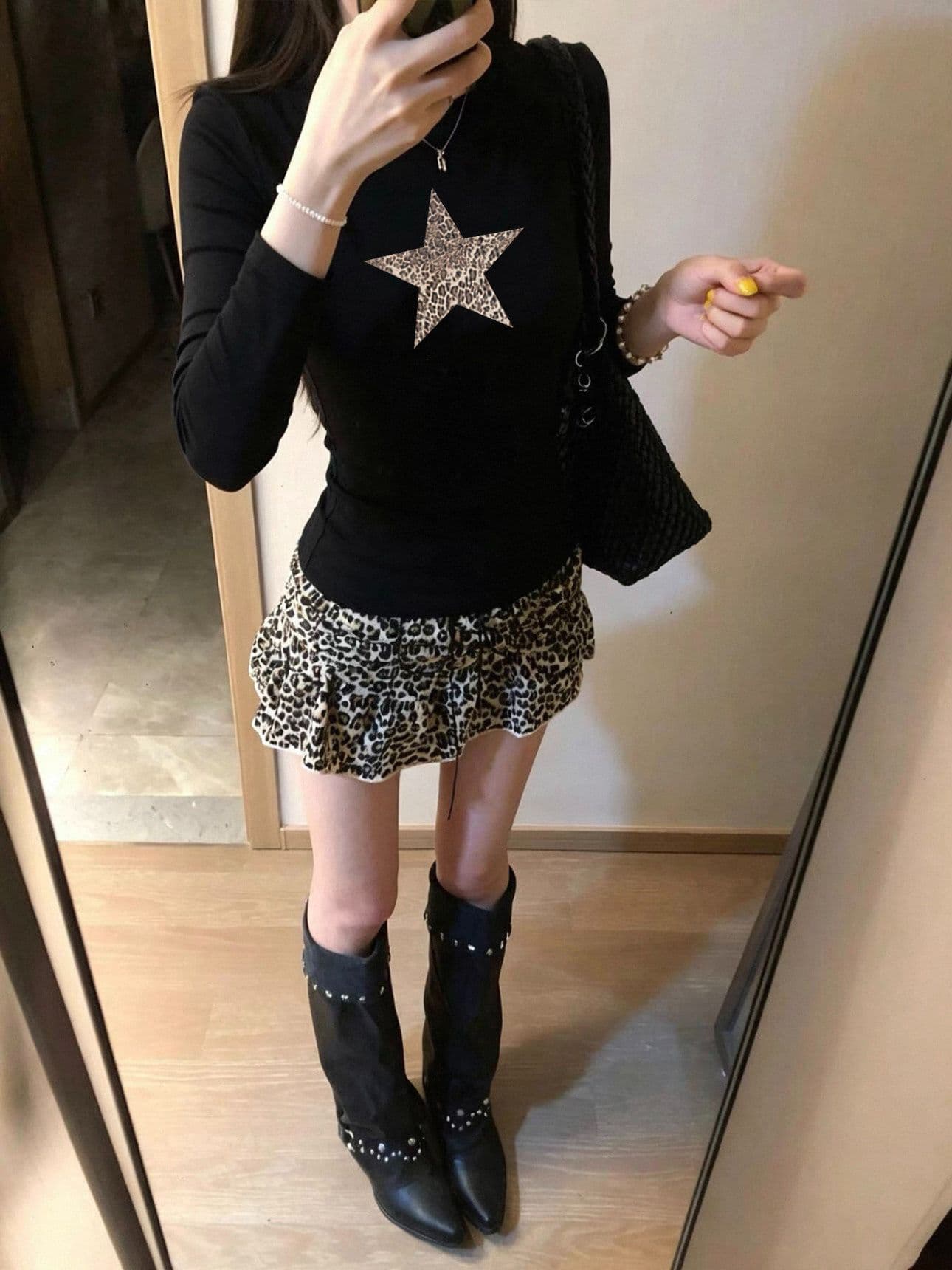 아메리칸 핫걸 검정색 긍정적 인 어깨 긴팔 티셔츠 여성 이른 가을 기본 셔츠 몸매 가꾸기 슬림해 보이는 레오파드 무늬 별 프린트 맨위 상세 이미지 2
