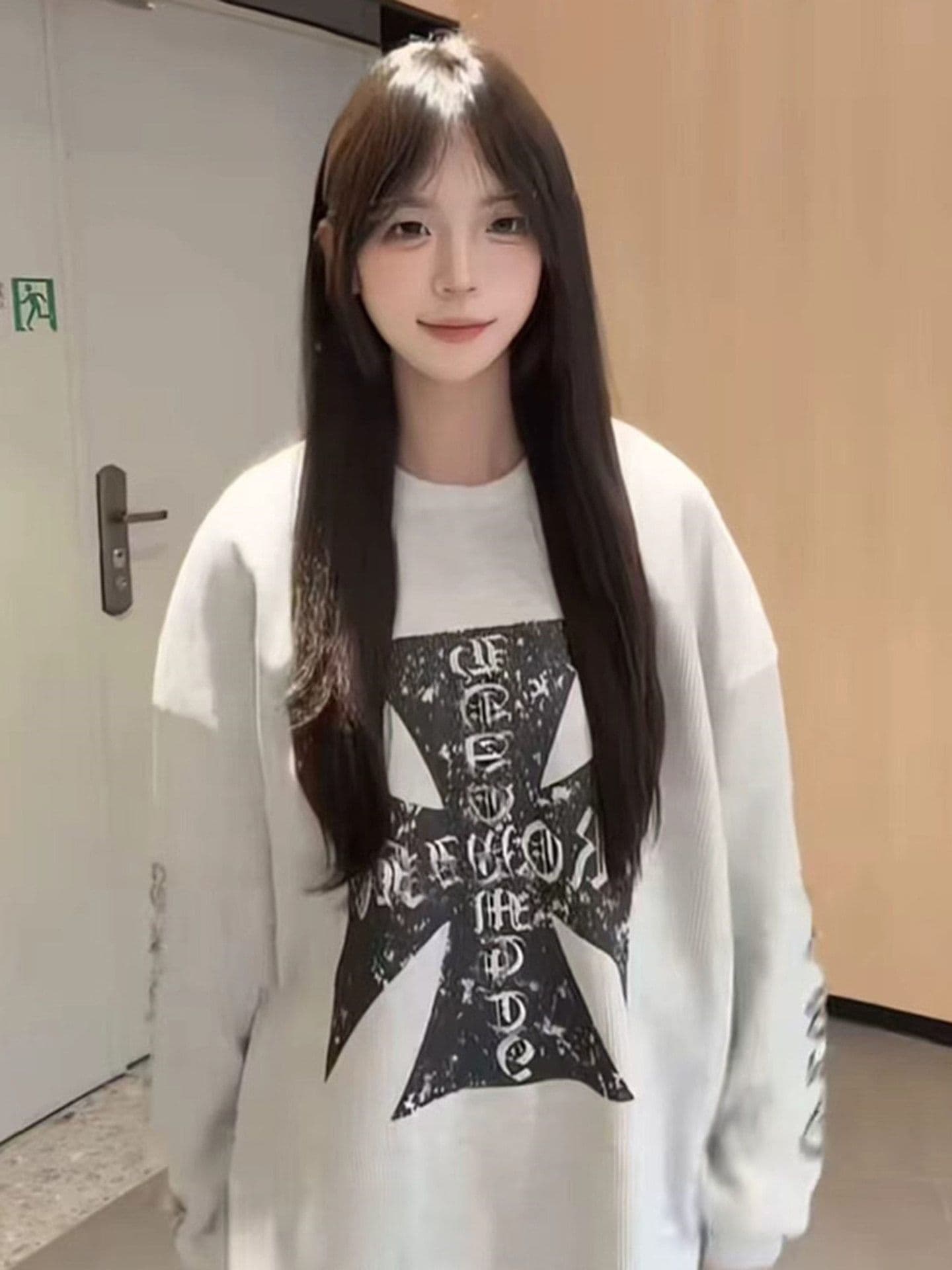 아메리칸 패치워크 알파벳 화이트 십자가 긴팔 티셔츠 여성 가을 루즈핏 슬림해 보이는 디자인 센스 다용도 맨위 트렌디 이미지 3